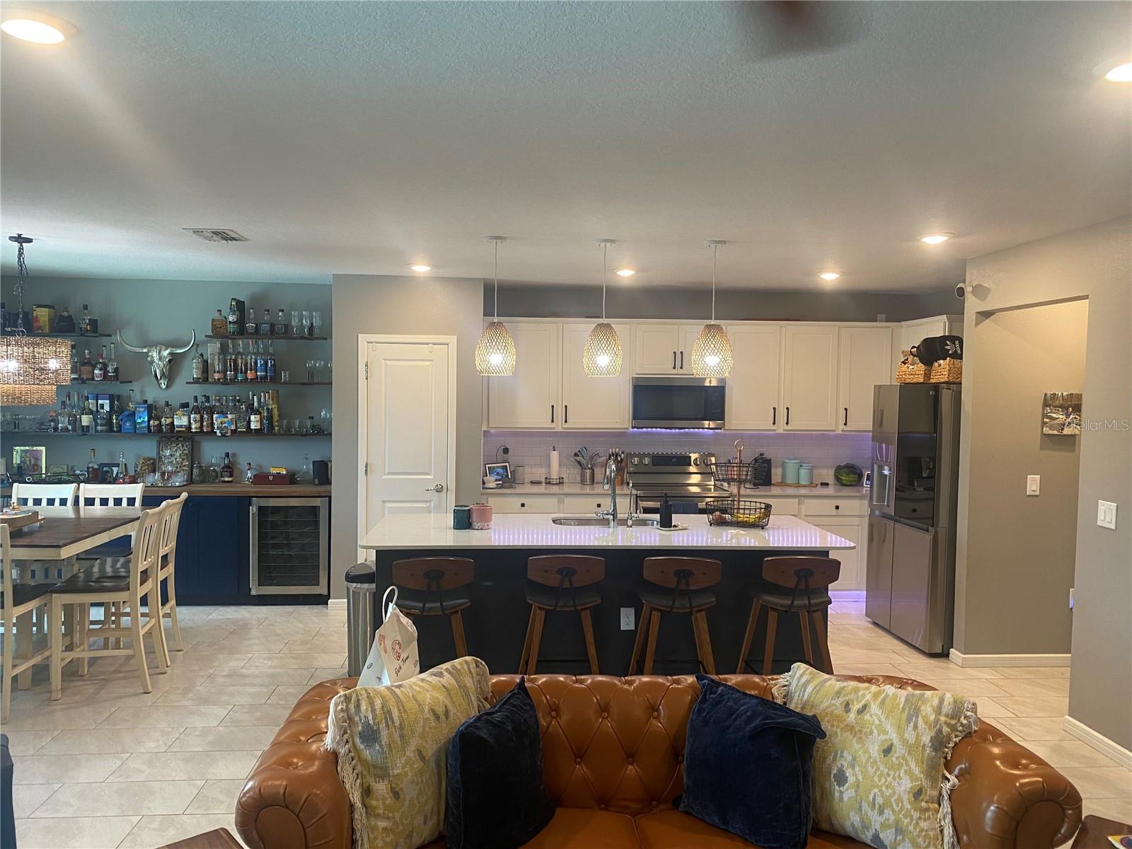 9126 Royal River Cir Property Photo 7