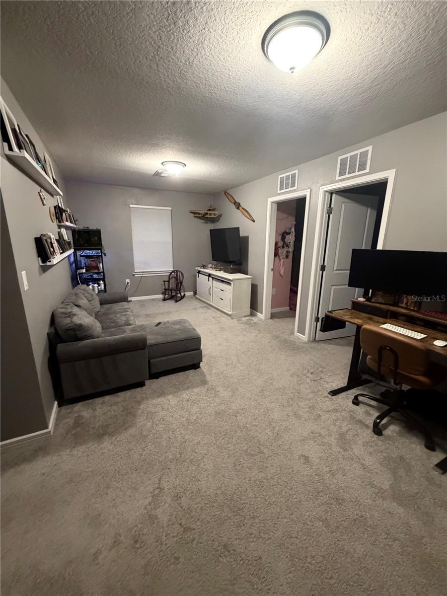 9126 Royal River Cir Property Photo 16