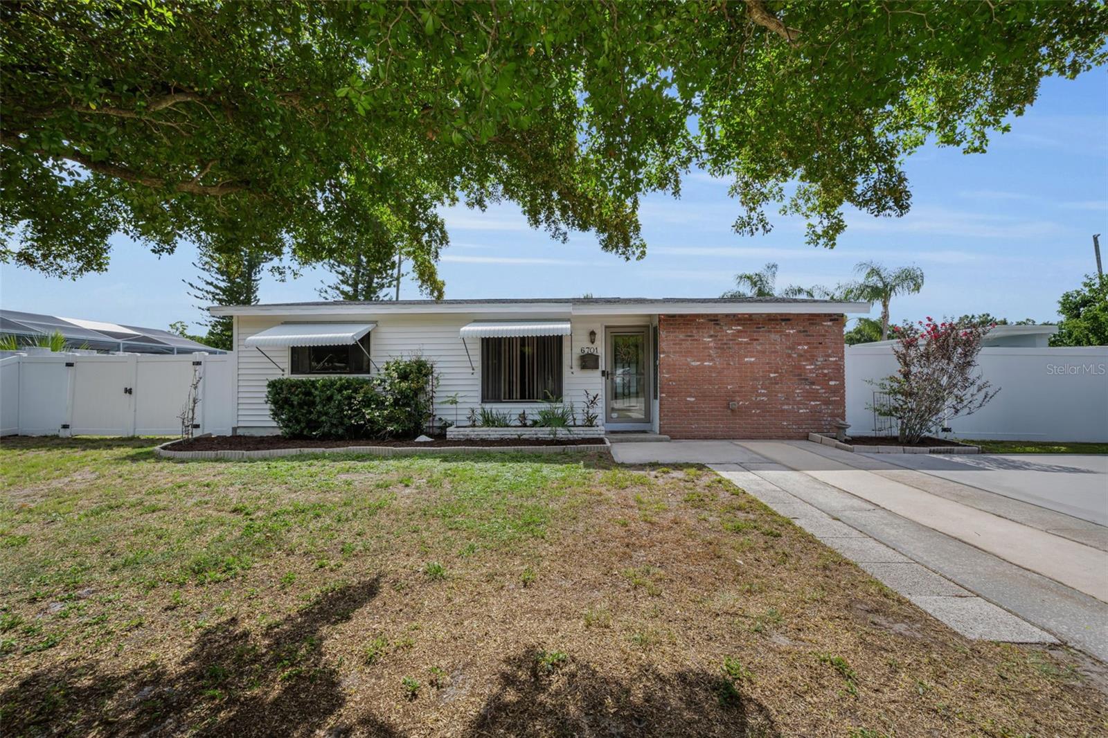 6701 Orchard Dr N Property Photo 1