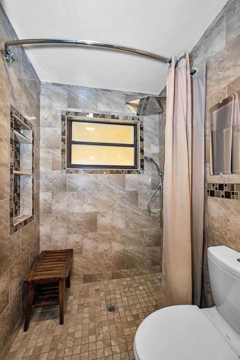 6701 Orchard Dr N Property Photo 5