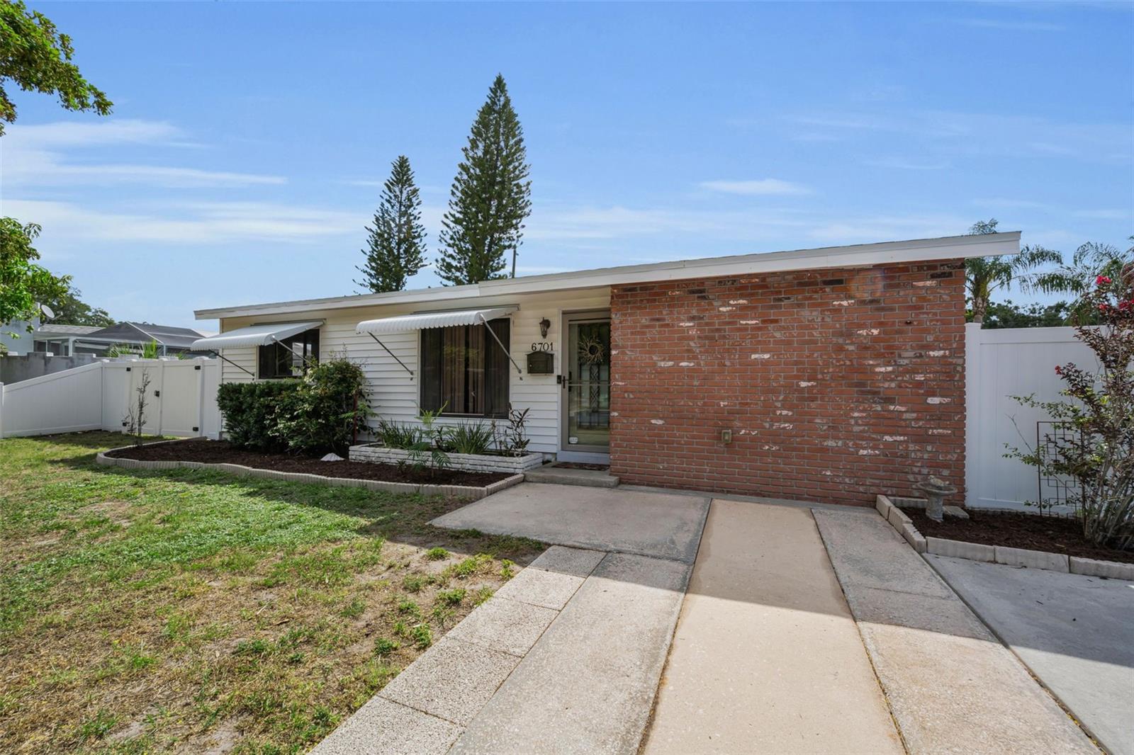 6701 Orchard Dr N Property Photo 6