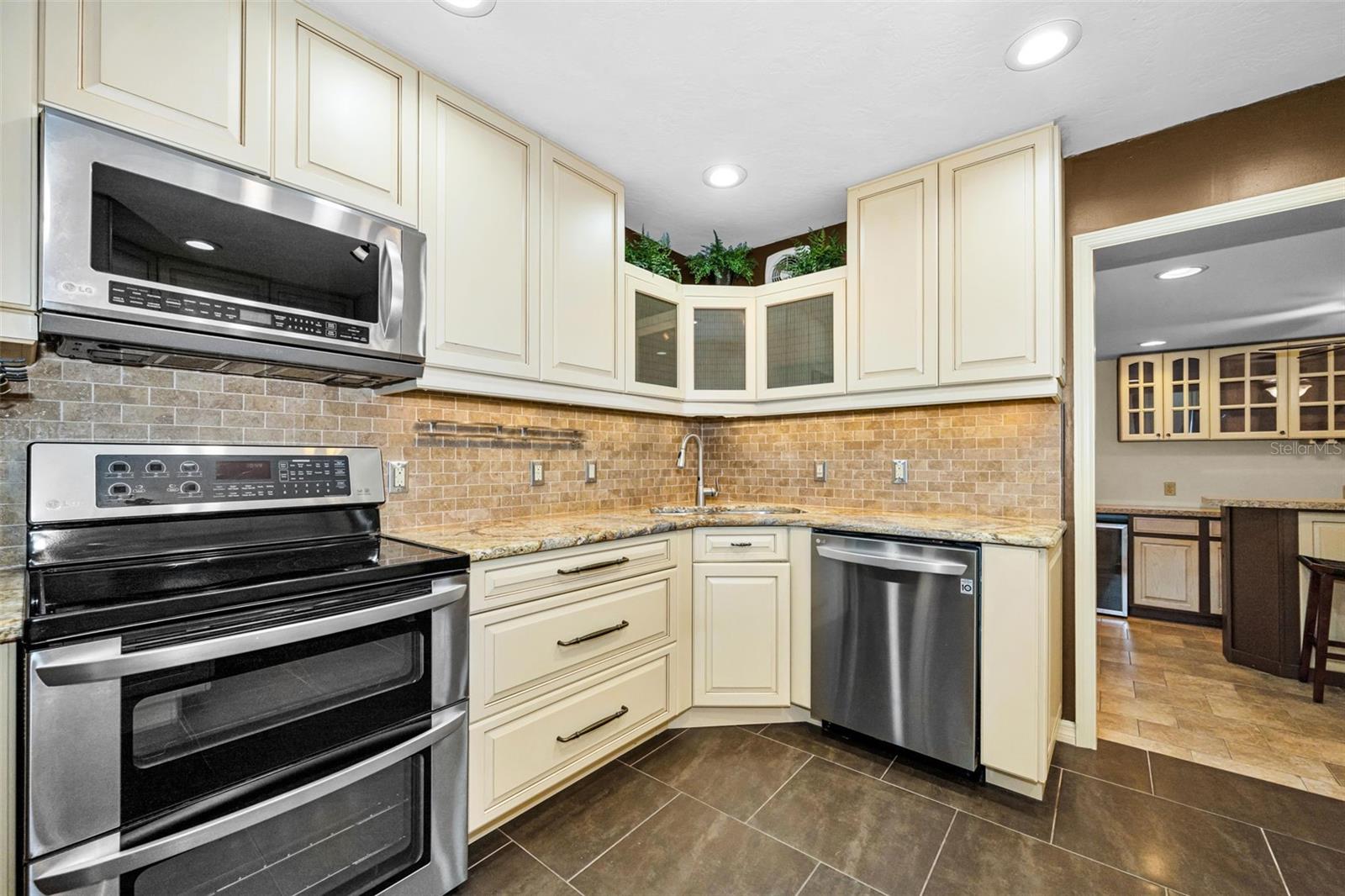 6701 Orchard Dr N Property Photo 8