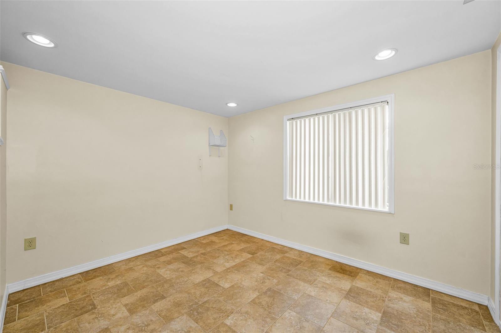 6701 Orchard Dr N Property Photo 27
