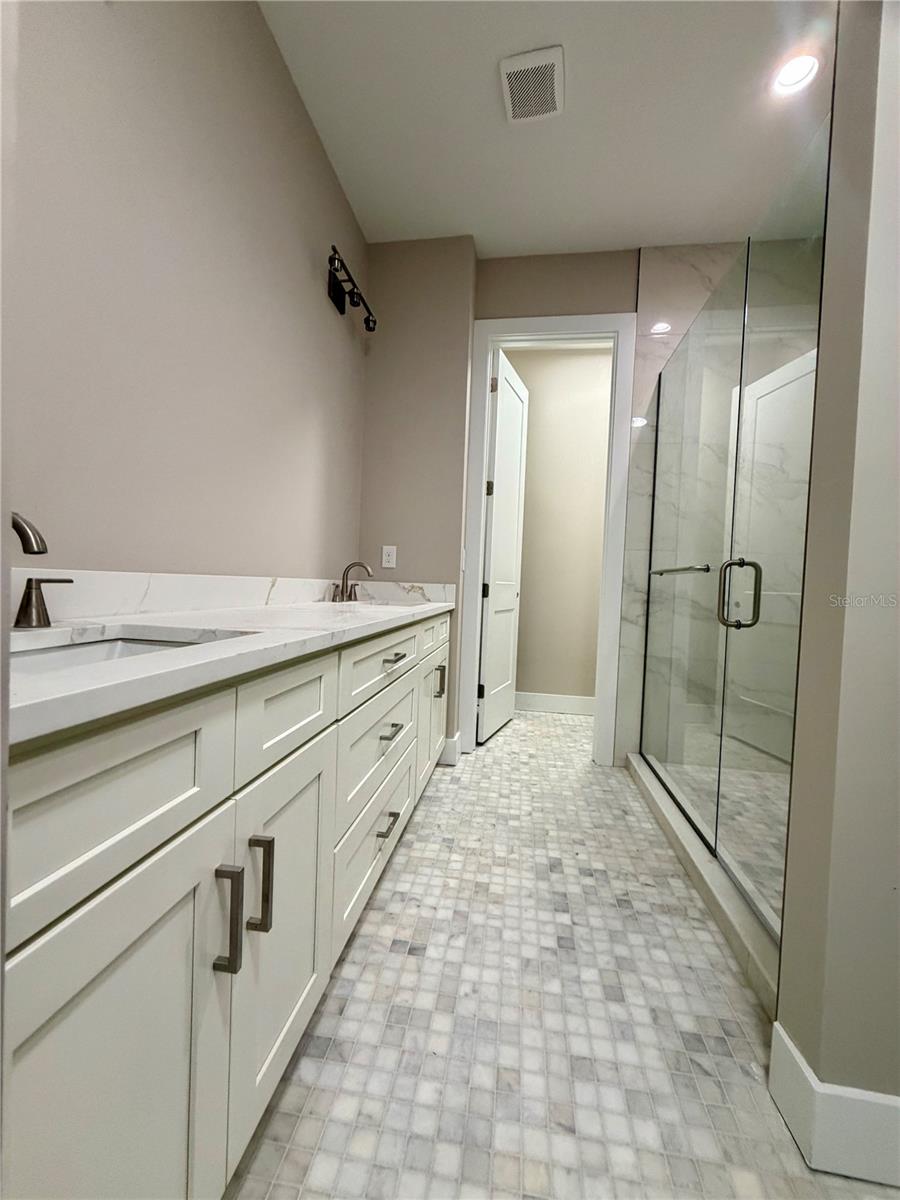 4314 W Gray St Property Photo 15