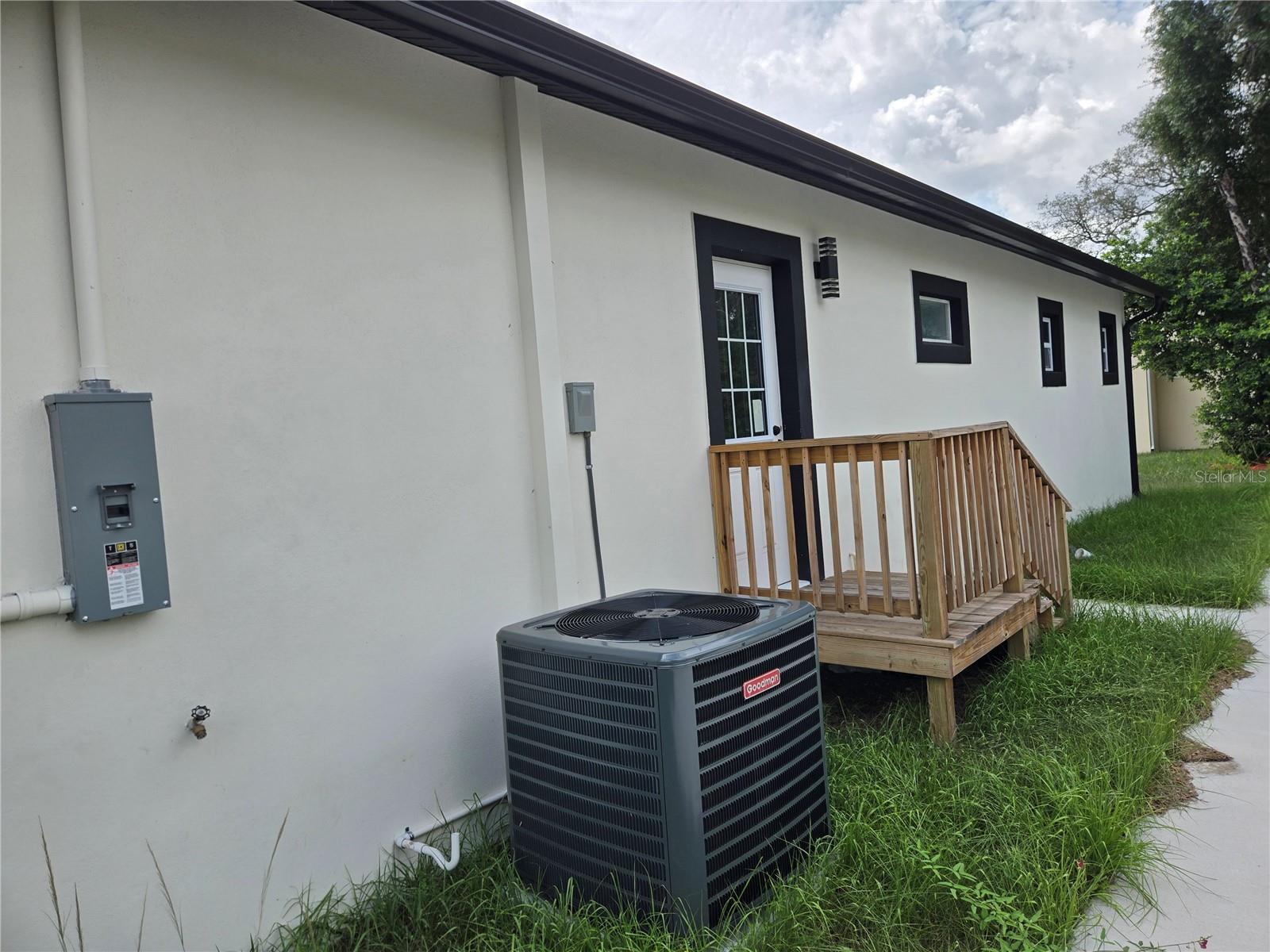 701 E Linebaugh Ave Property Photo 3