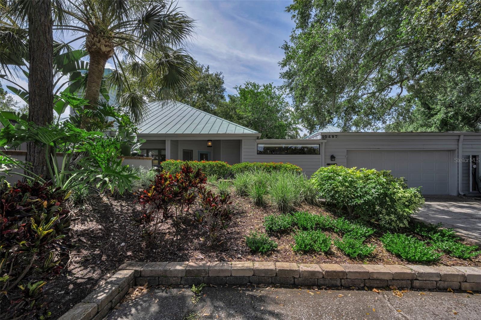 10497 Longwood Dr Property Photo 3