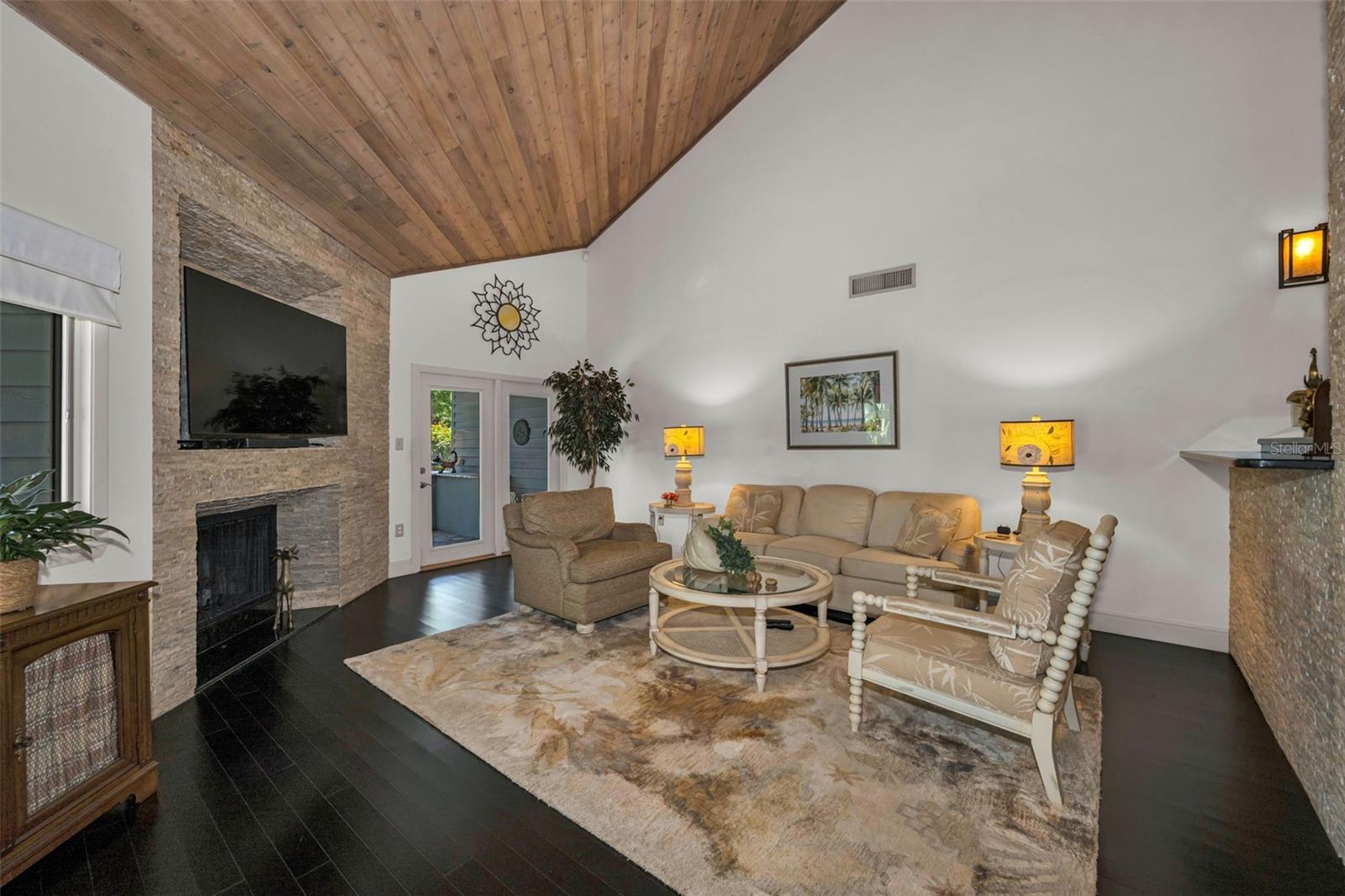 10497 Longwood Dr Property Photo 6