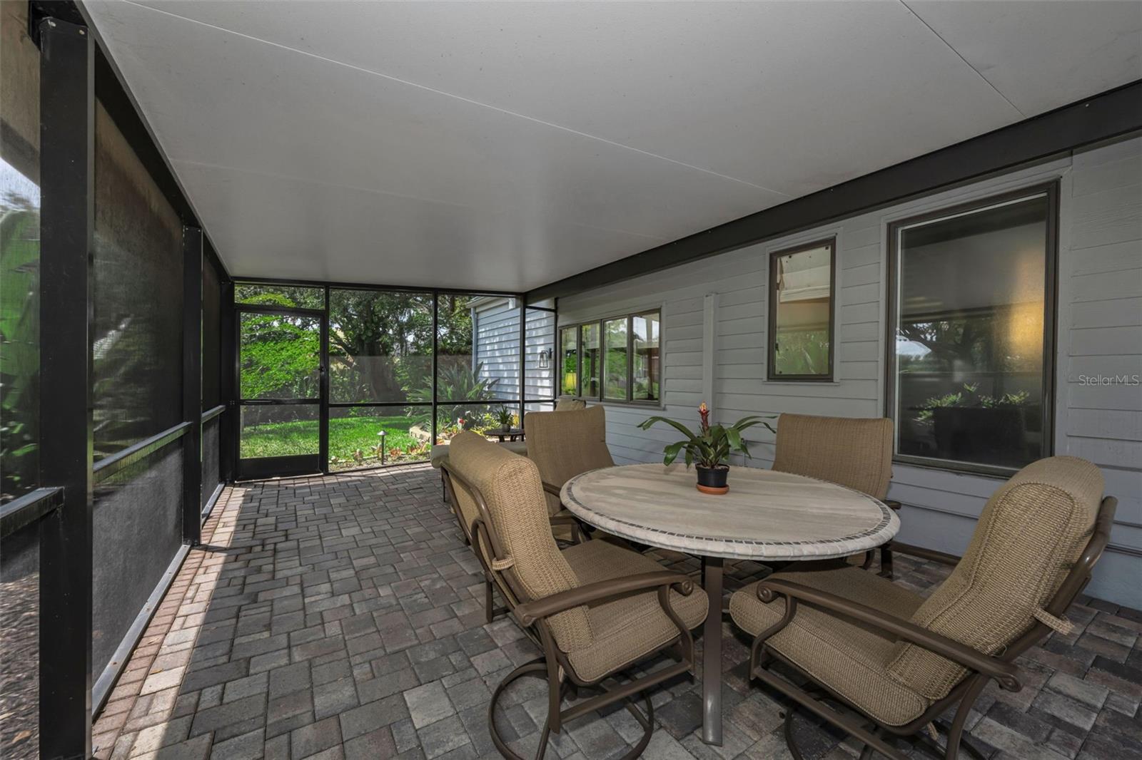 10497 Longwood Dr Property Photo 10