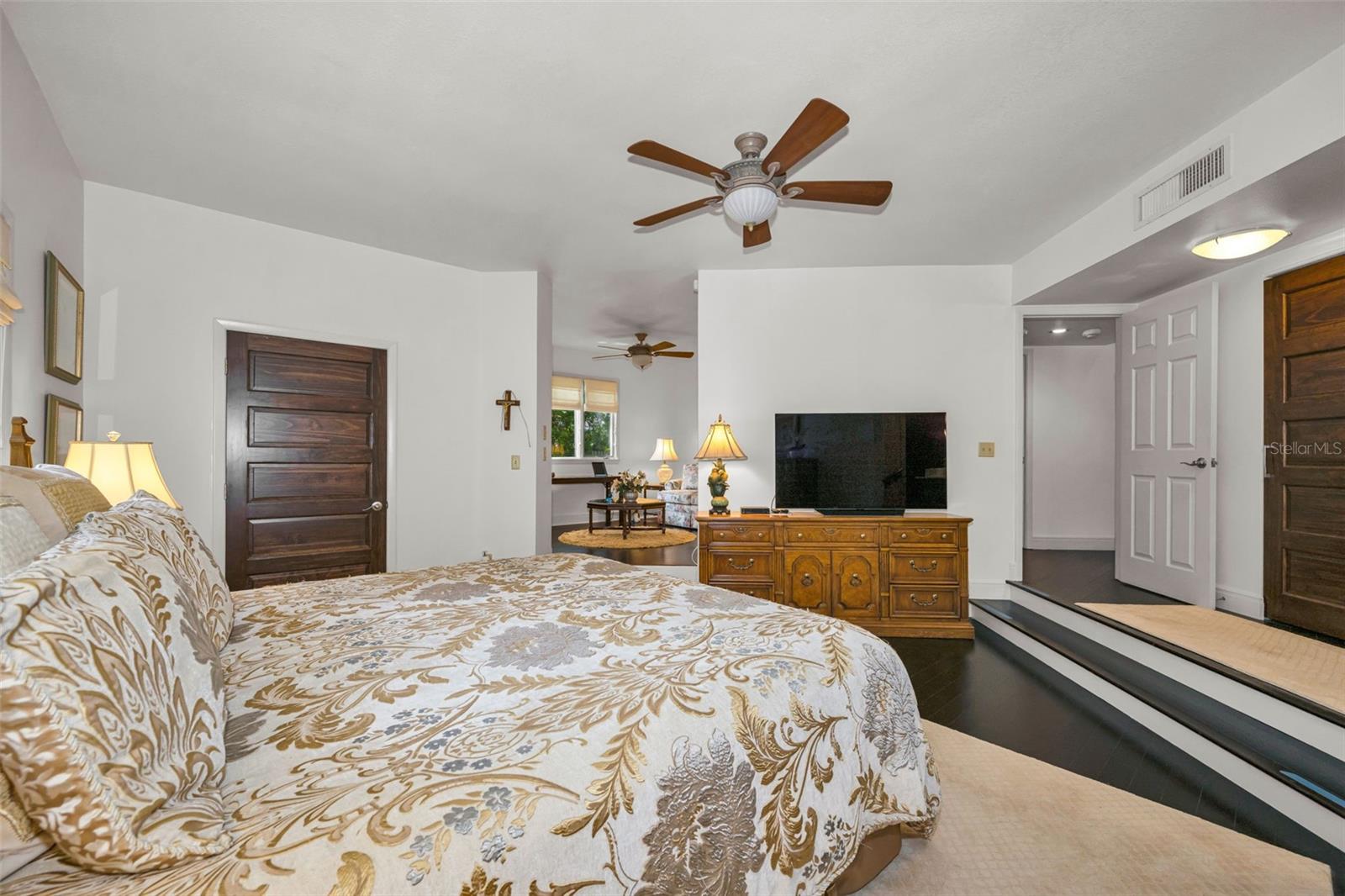 10497 Longwood Dr Property Photo 34