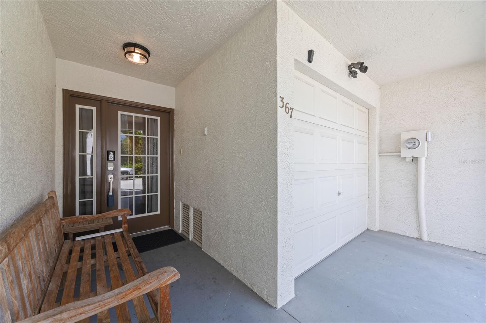 367 Madeira Cir Property Photo 6