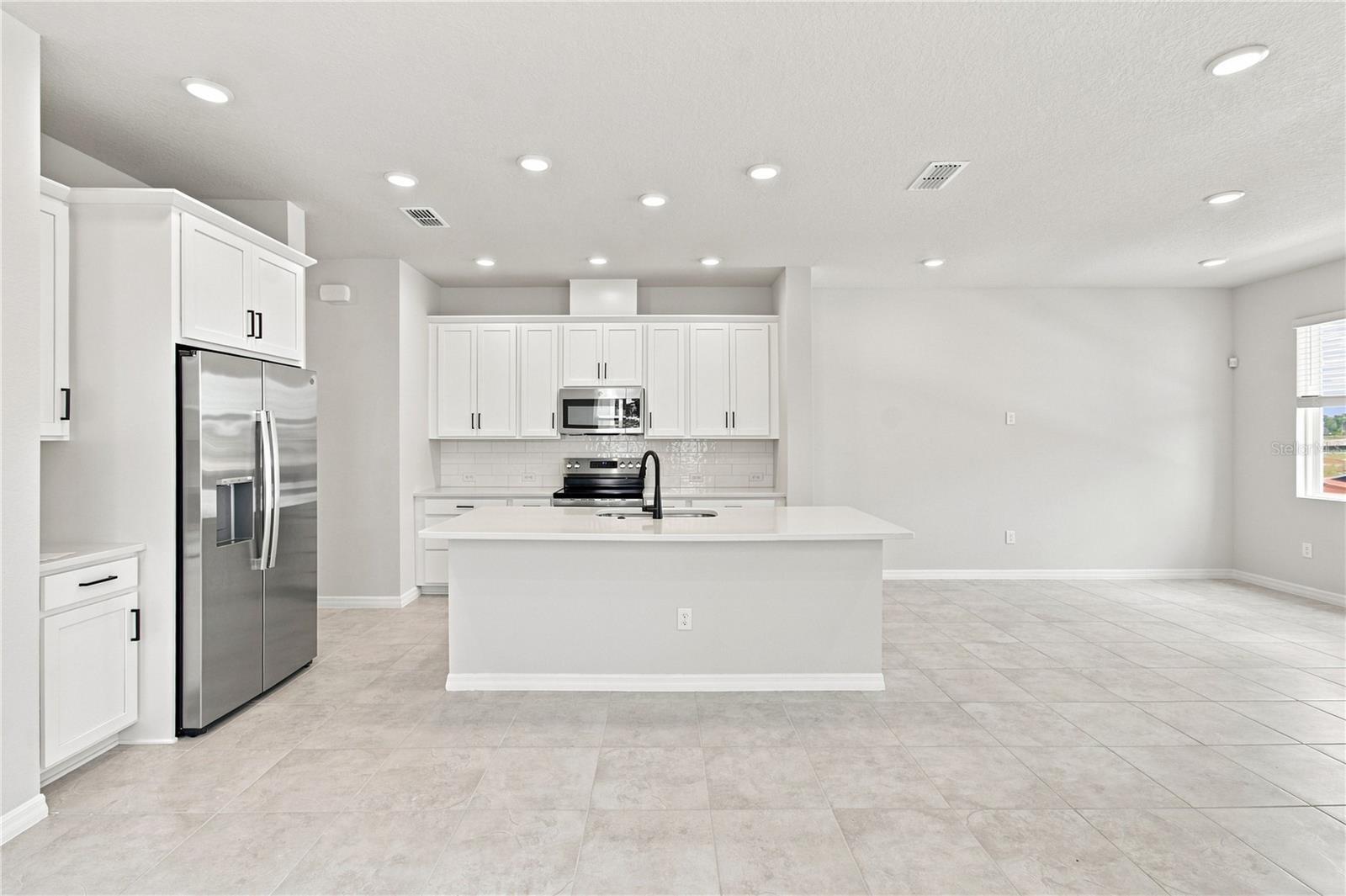 5600 Coopers Hawk Ct Property Photo 4