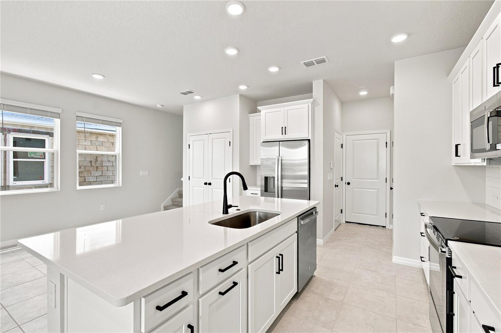 5600 Coopers Hawk Ct Property Photo 7