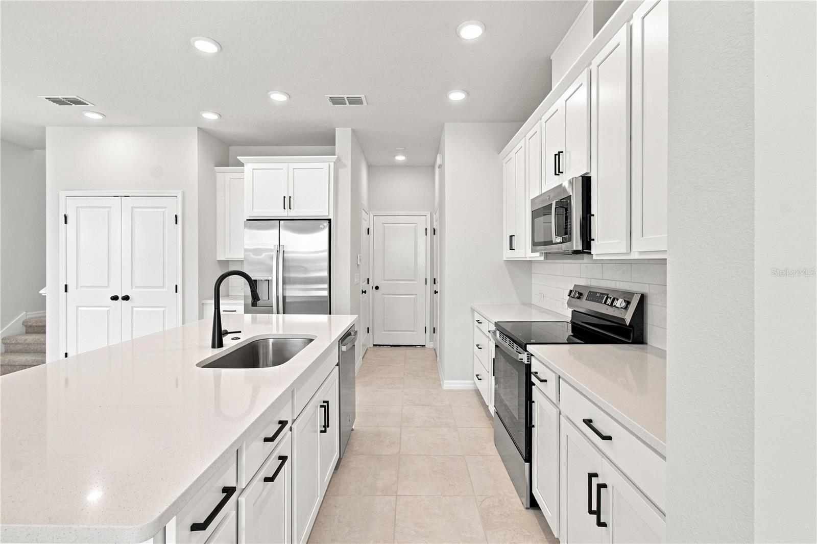 5600 Coopers Hawk Ct Property Photo 8