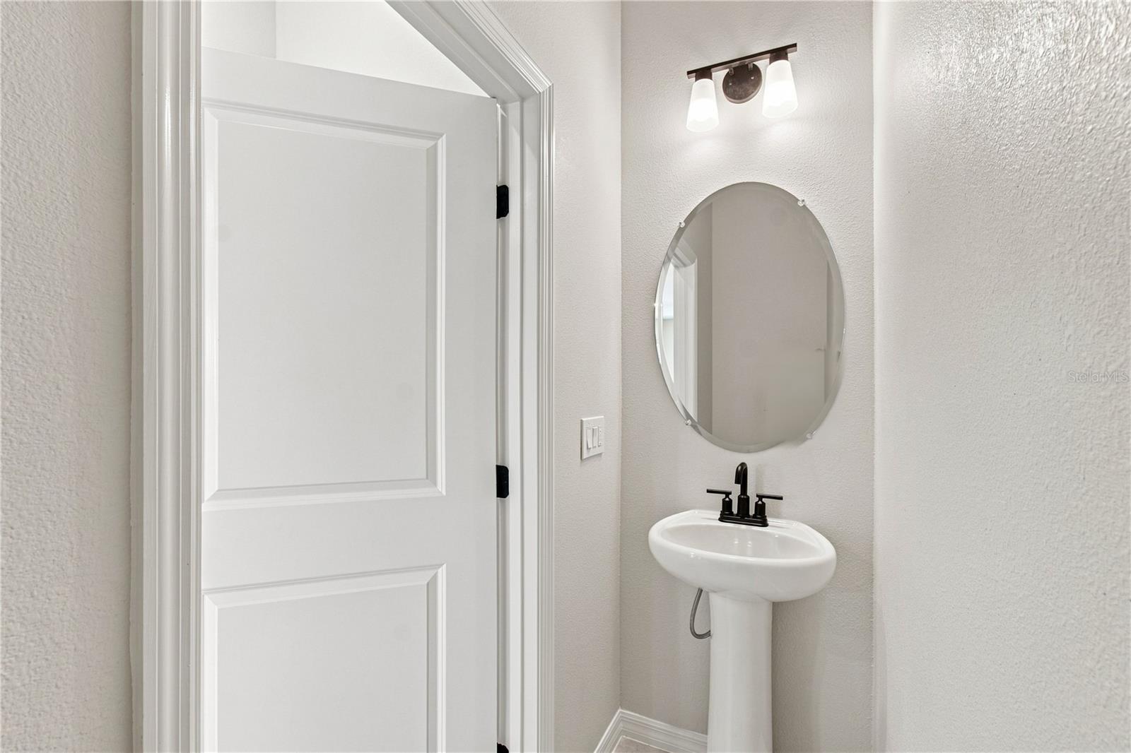 5600 Coopers Hawk Ct Property Photo 27