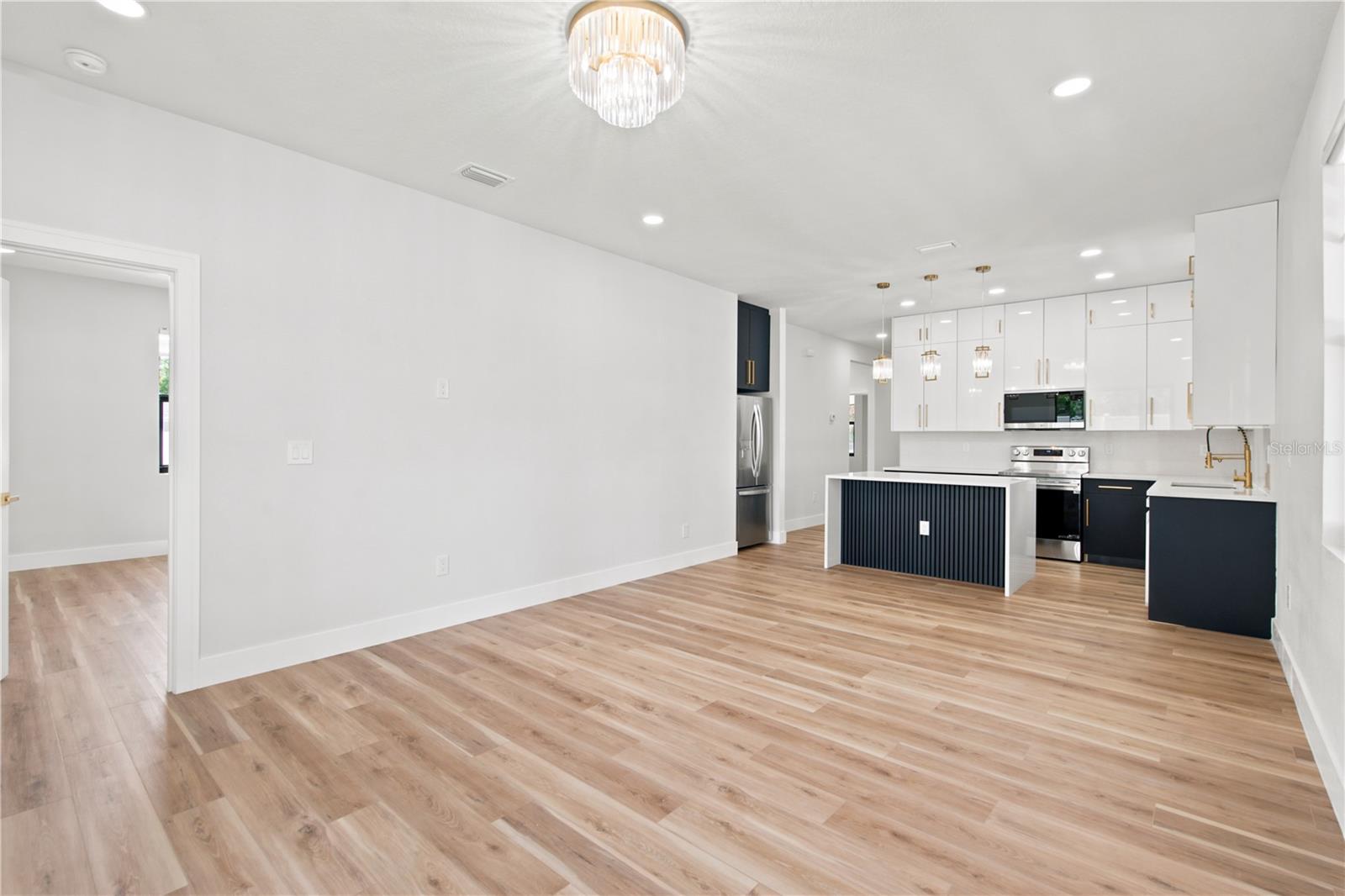 1121 Engman St Property Photo 12