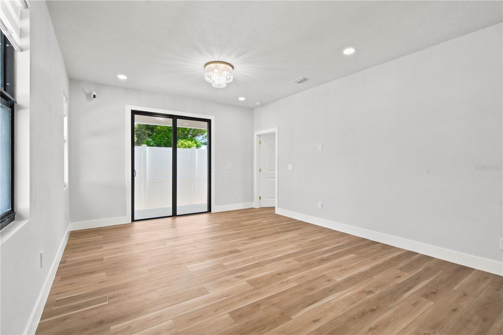1121 Engman St Property Photo 15