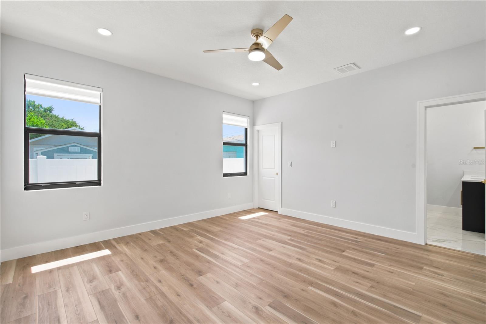 1121 Engman St Property Photo 16
