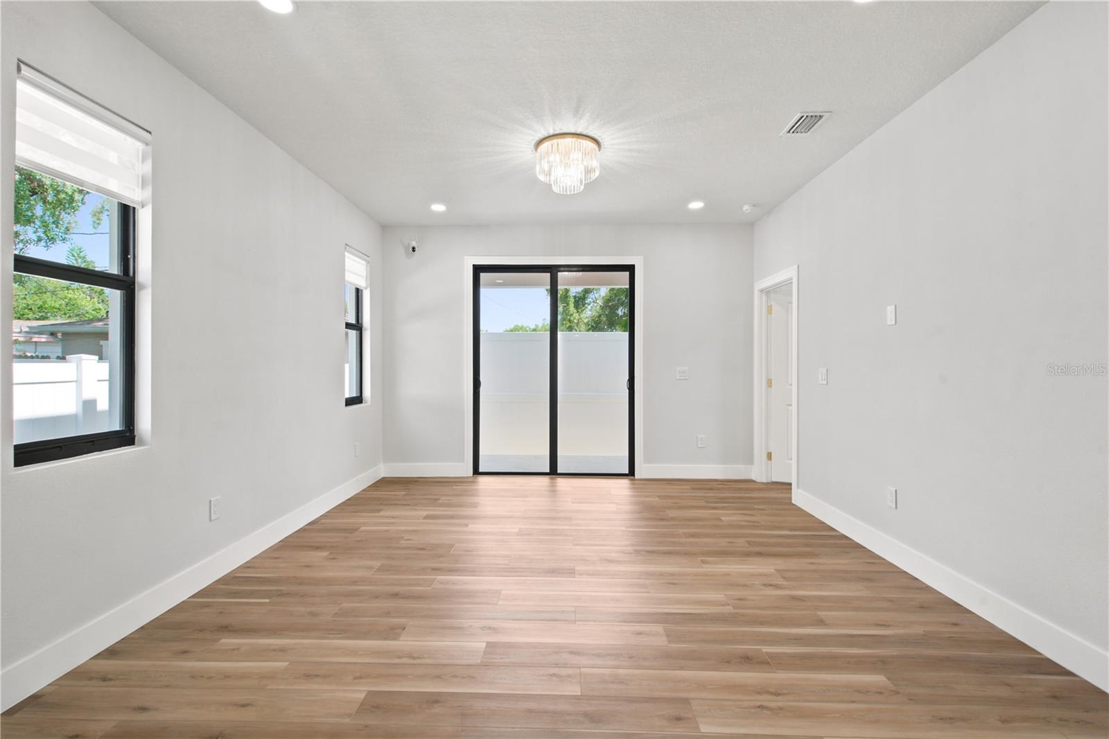 1121 Engman St Property Photo 34