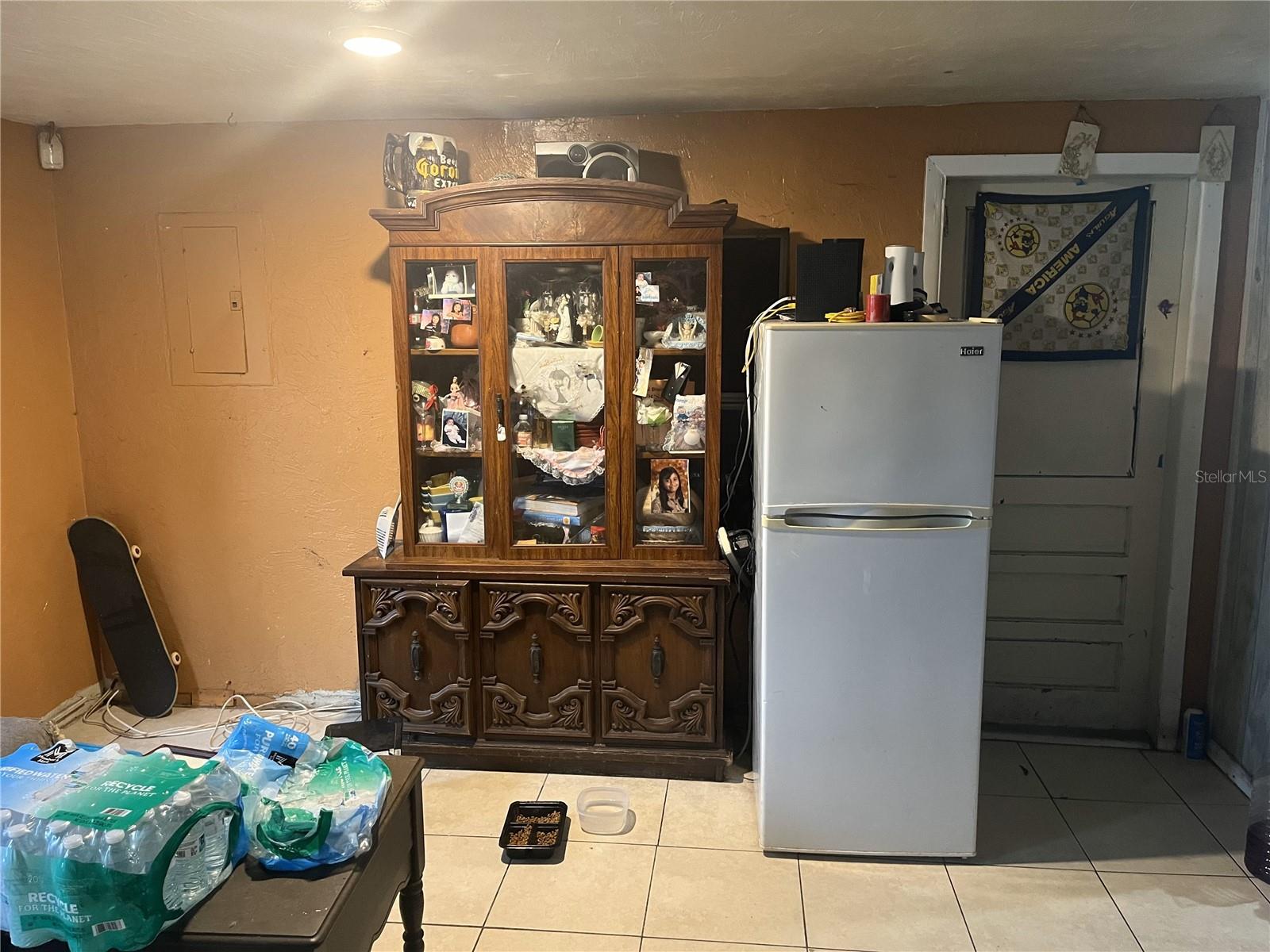 1127 Auburn St Property Photo 6