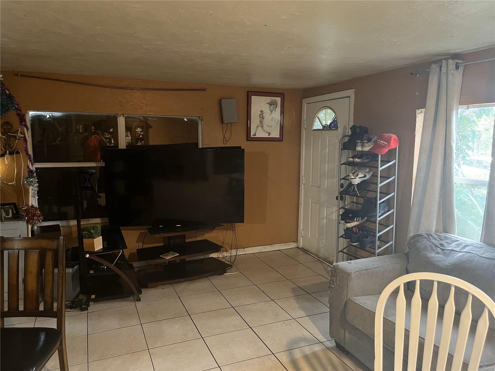 1127 Auburn St Property Photo 11