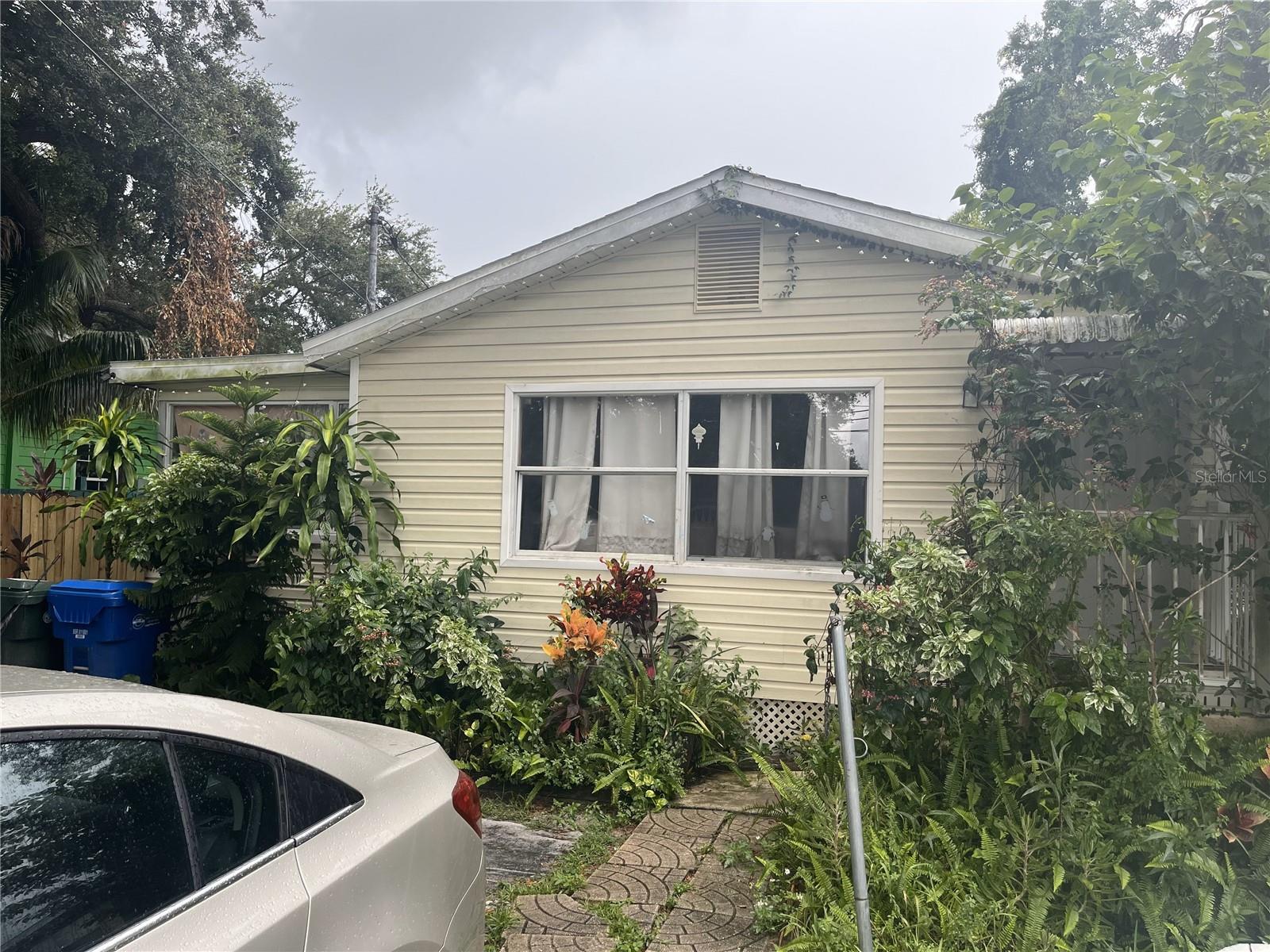1127 Auburn St Property Photo 14