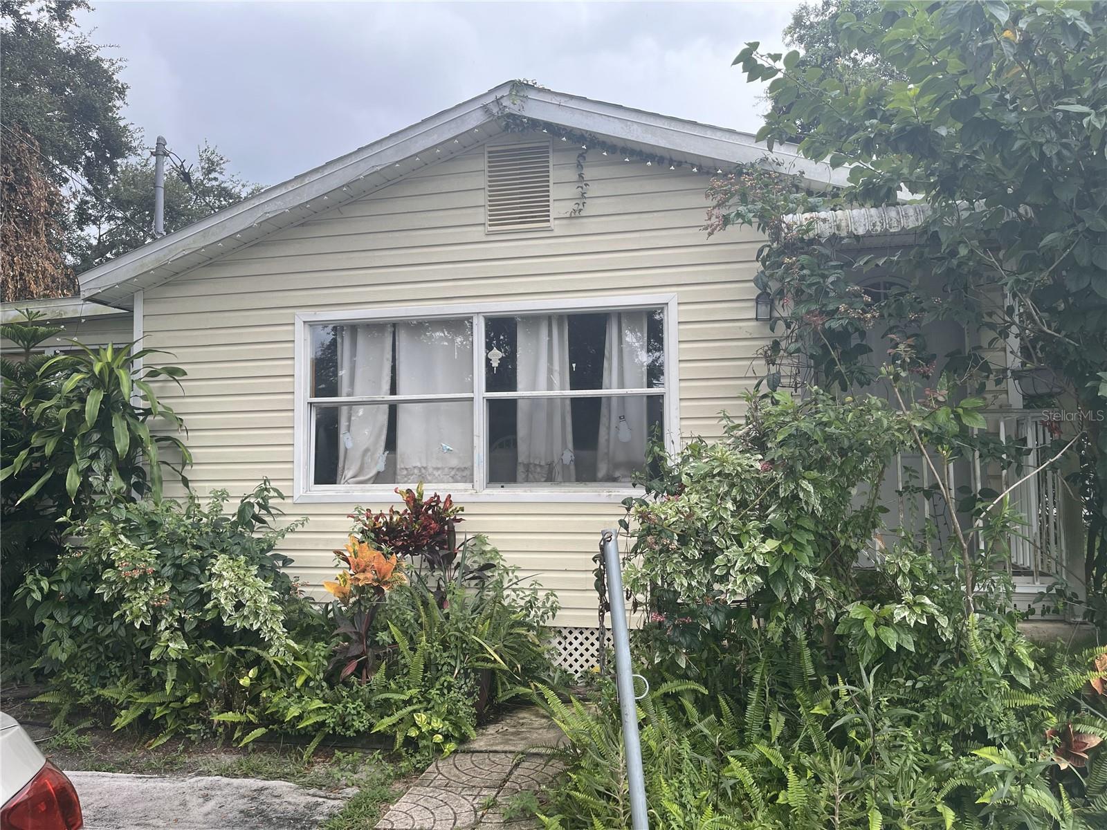 1127 Auburn St Property Photo 15