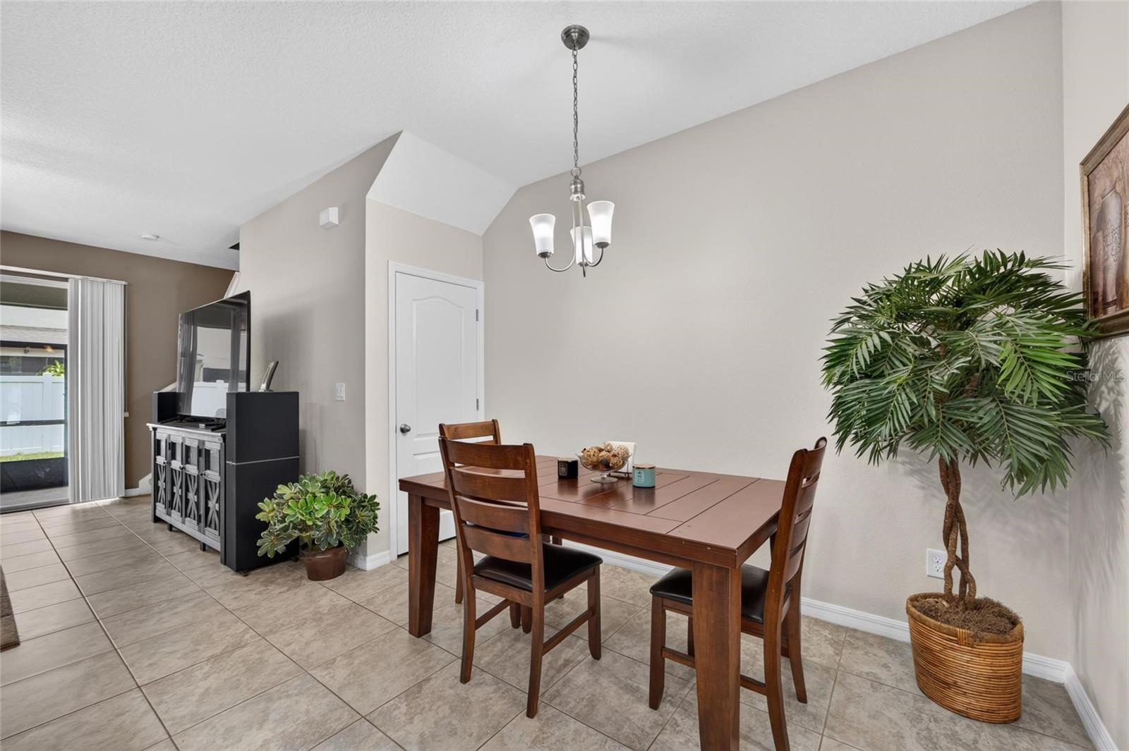 10411 Red Carpet Ct Property Photo 16
