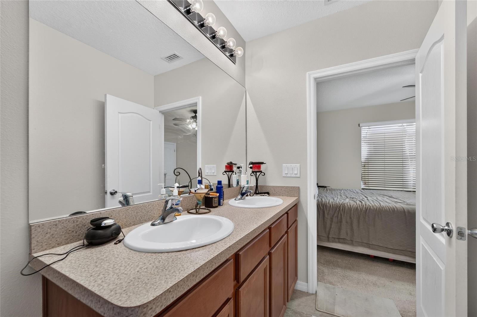 10411 Red Carpet Ct Property Photo 17