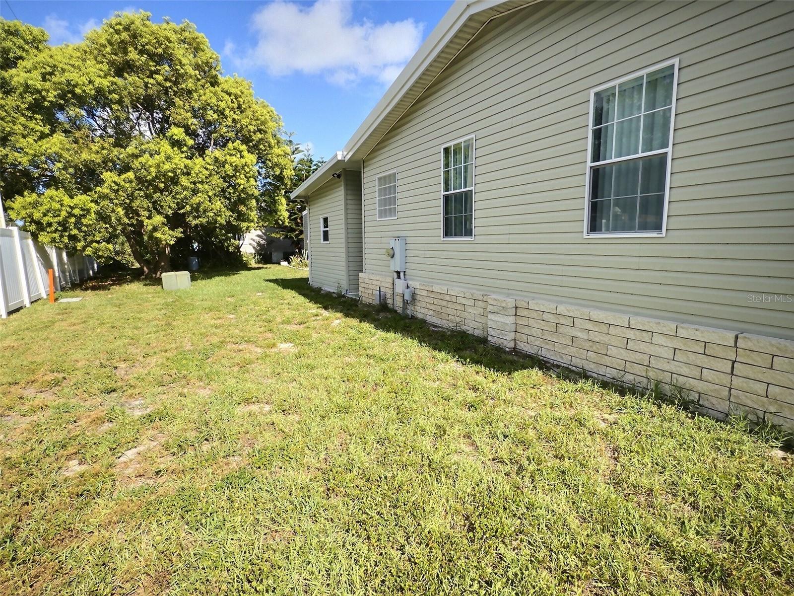 136 Pindo Palm St W Property Photo 25
