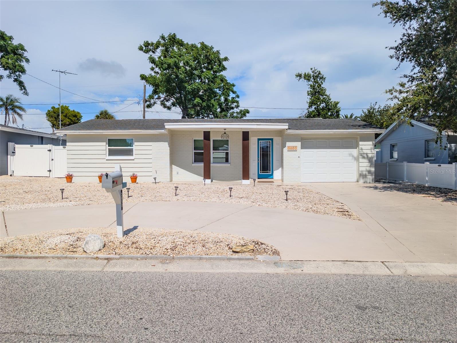 3650 Kingsbury Dr Property Photo 1