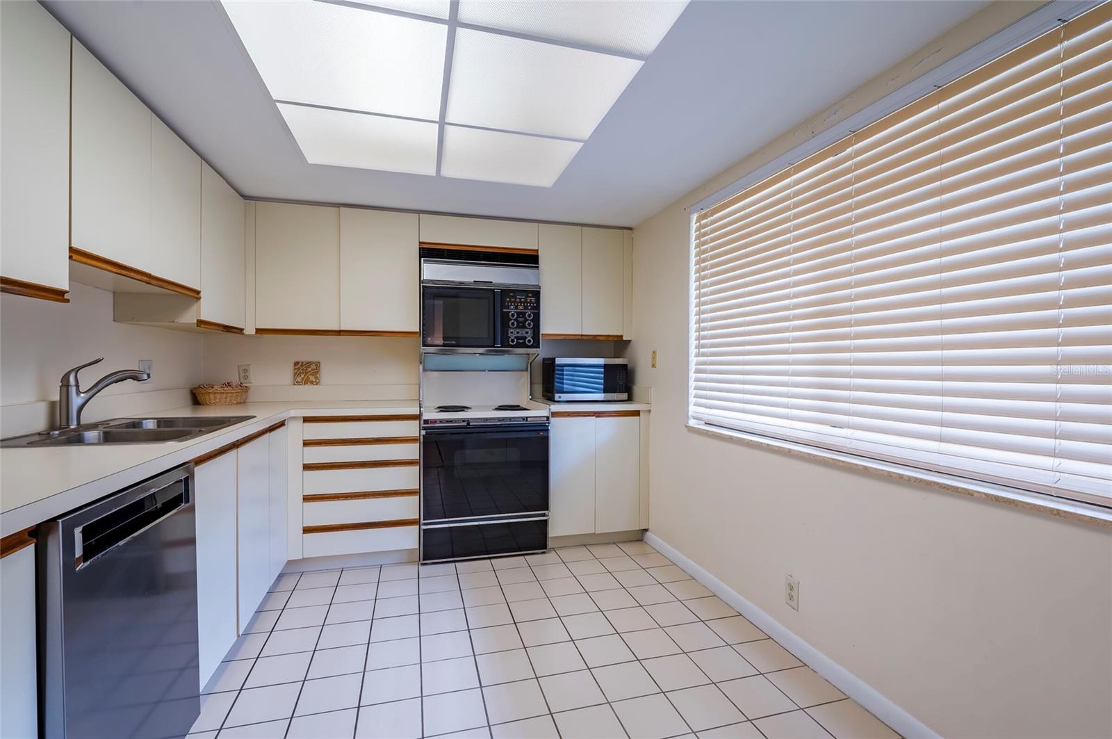 3062 Eastland Blvd #406 Property Photo 17