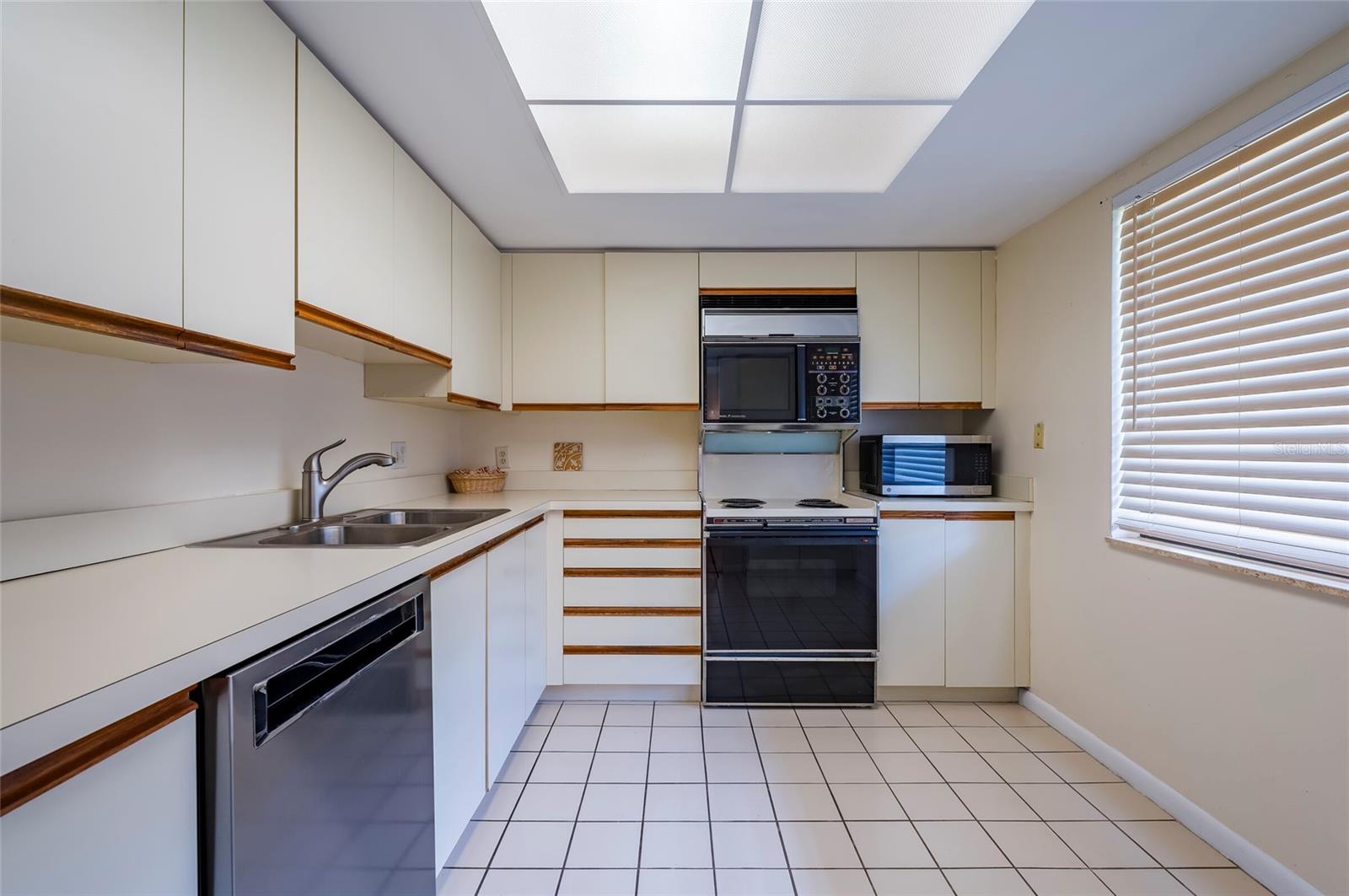 3062 Eastland Blvd #406 Property Photo 18