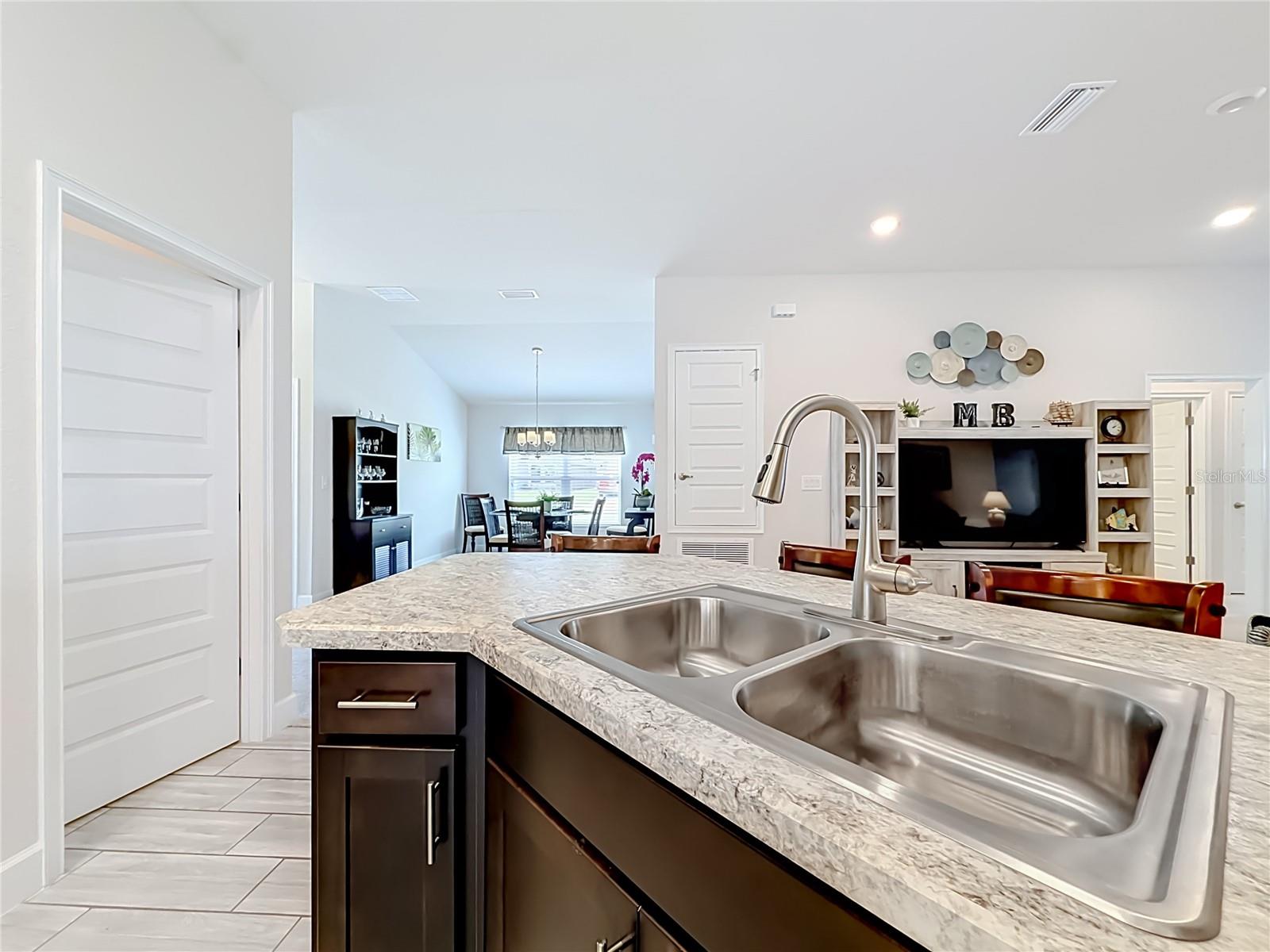 5578 Coral Reef Ct Property Photo 11