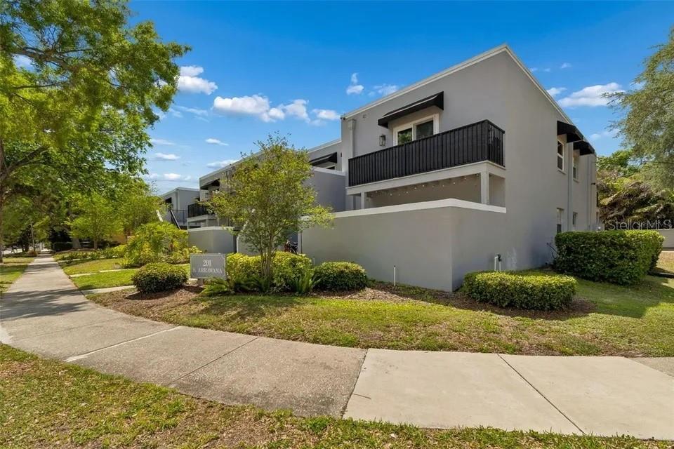 201 S ARRAWANA AVE #L Property Photo 1
