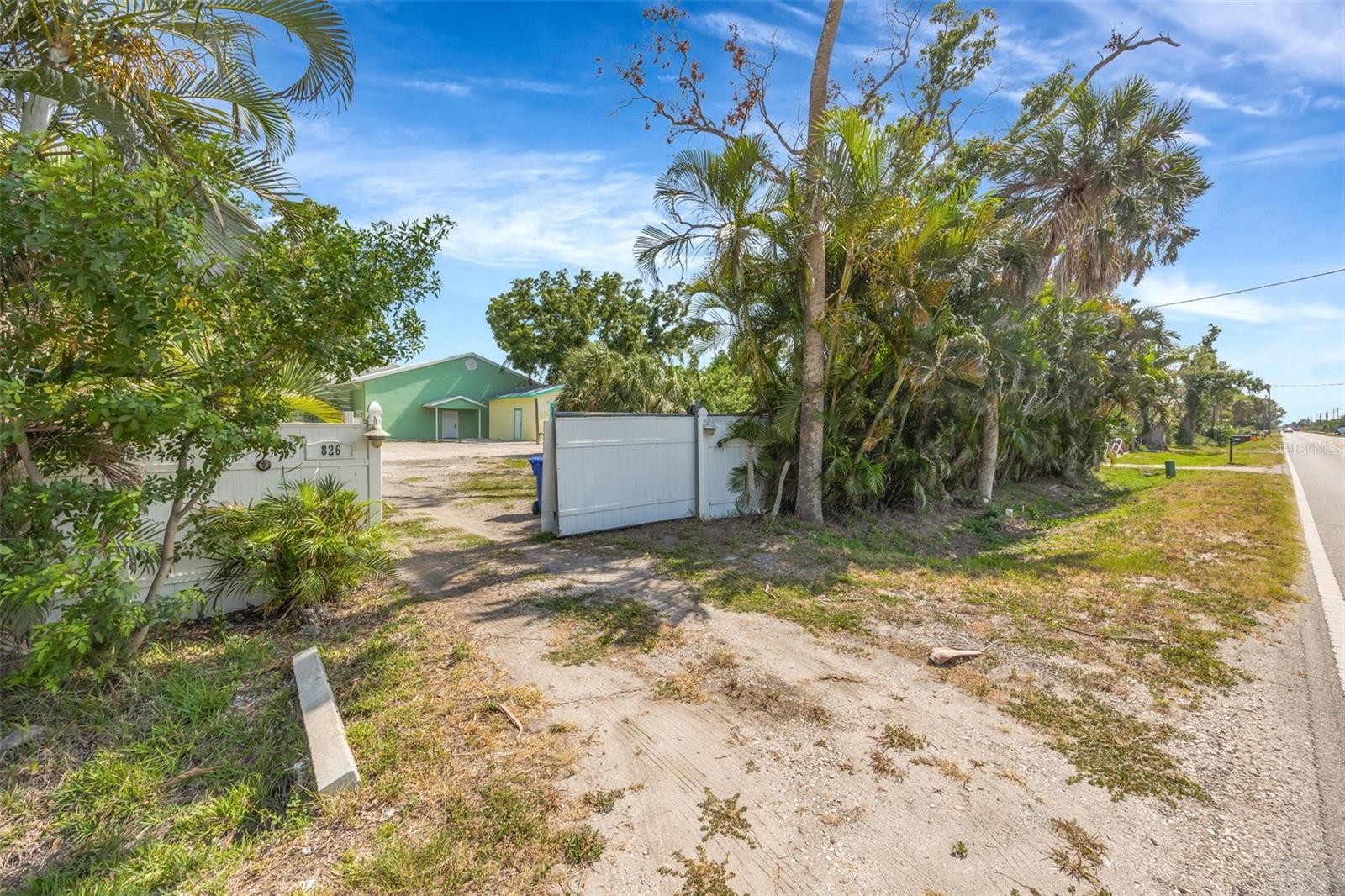 826 W Shell Point St Property Photo 1