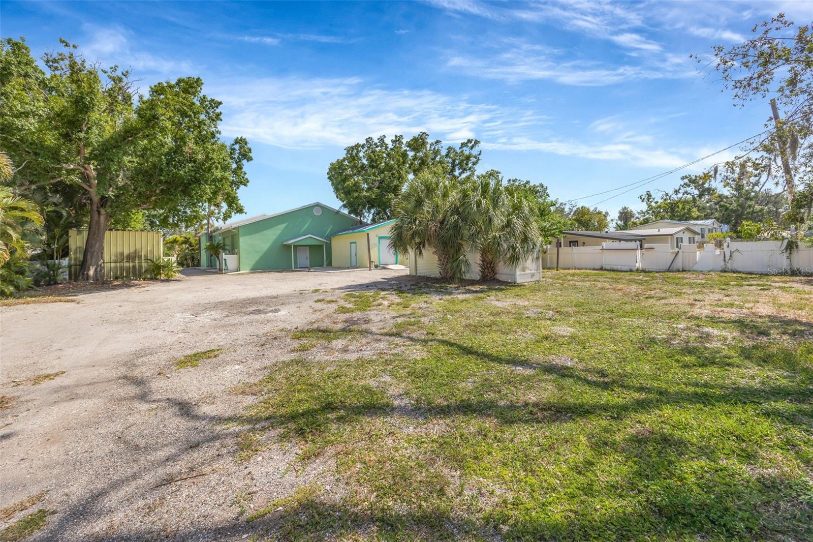 826 W Shell Point St Property Photo 4