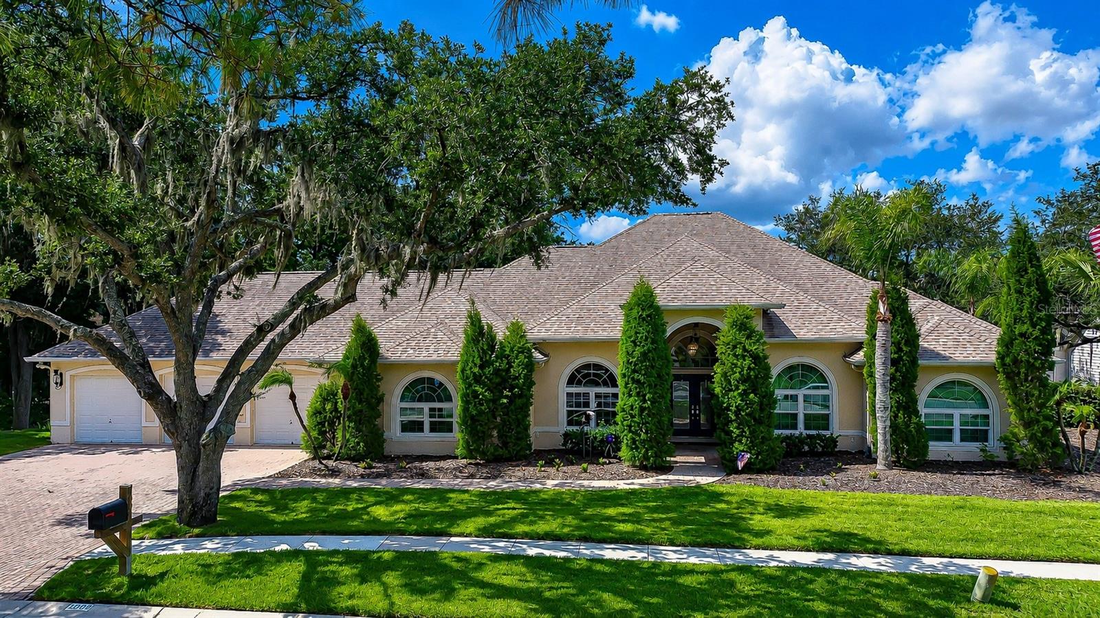 1009 Emerald Creek Dr Property Photo 1