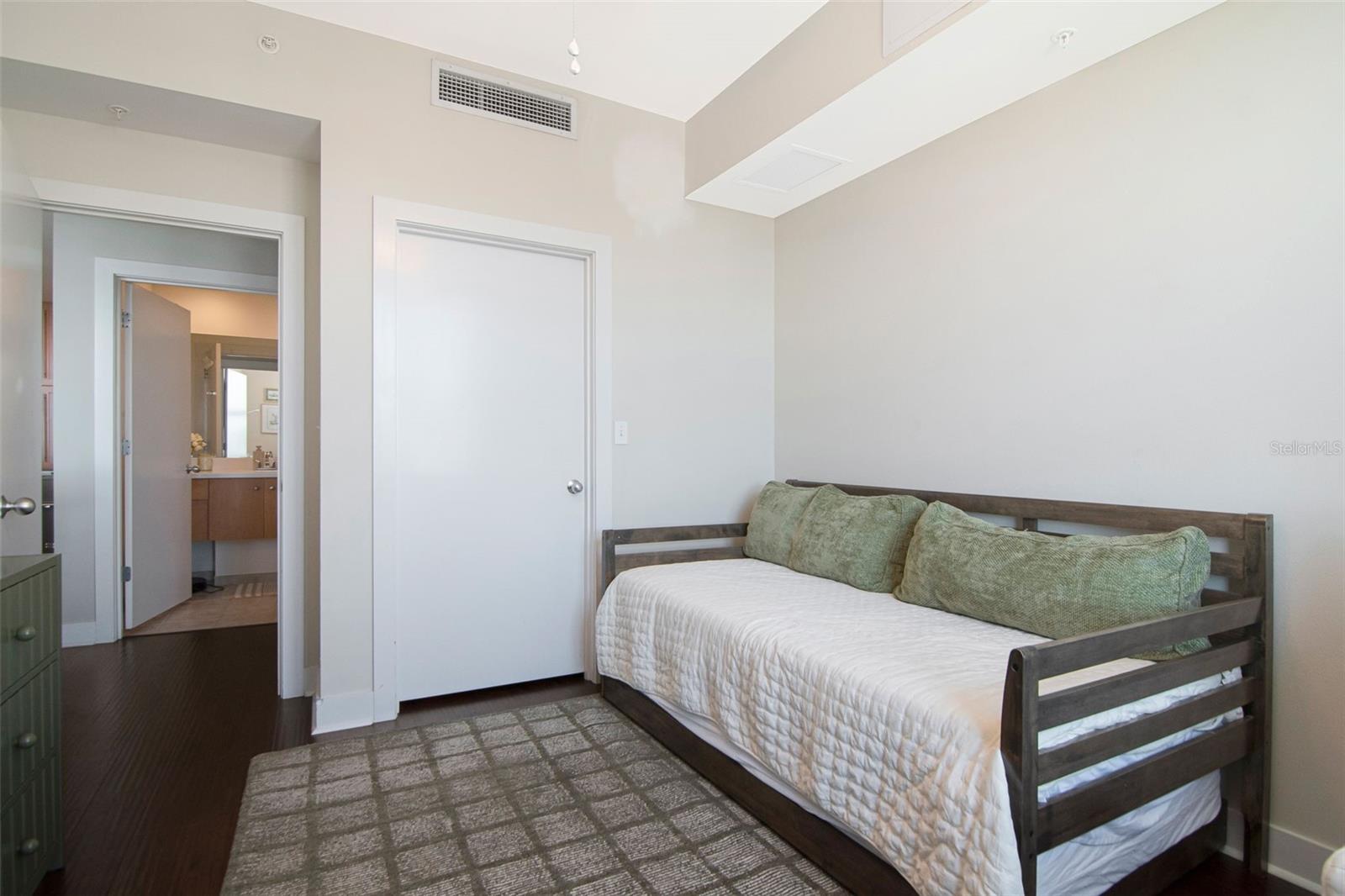 1120 E Kennedy Blvd #1211 Property Photo 32