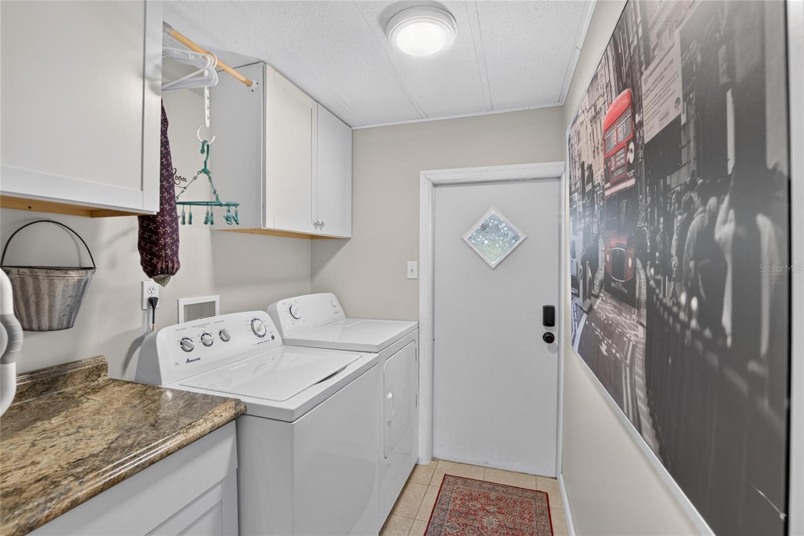 2715 Eaton Ave Property Photo 6