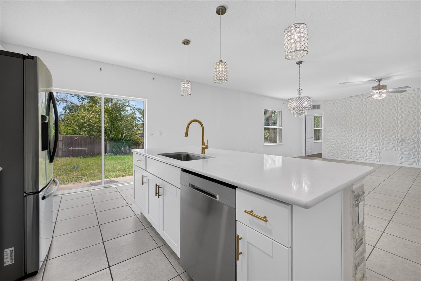 6479 Grapewood Rd Property Photo 6