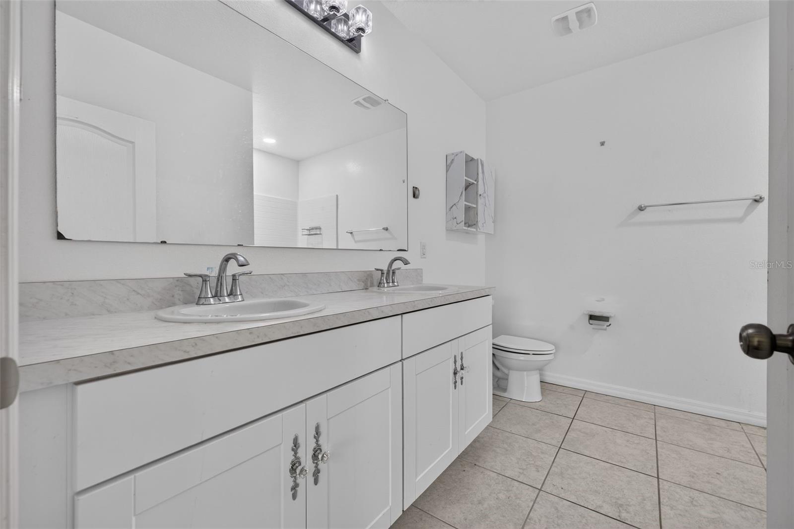 6479 Grapewood Rd Property Photo 9