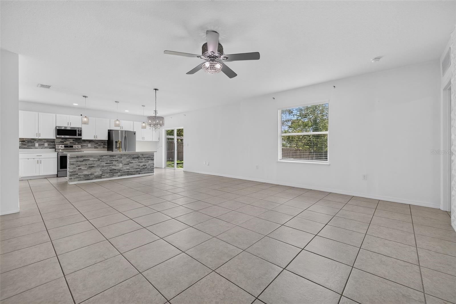6479 Grapewood Rd Property Photo 14