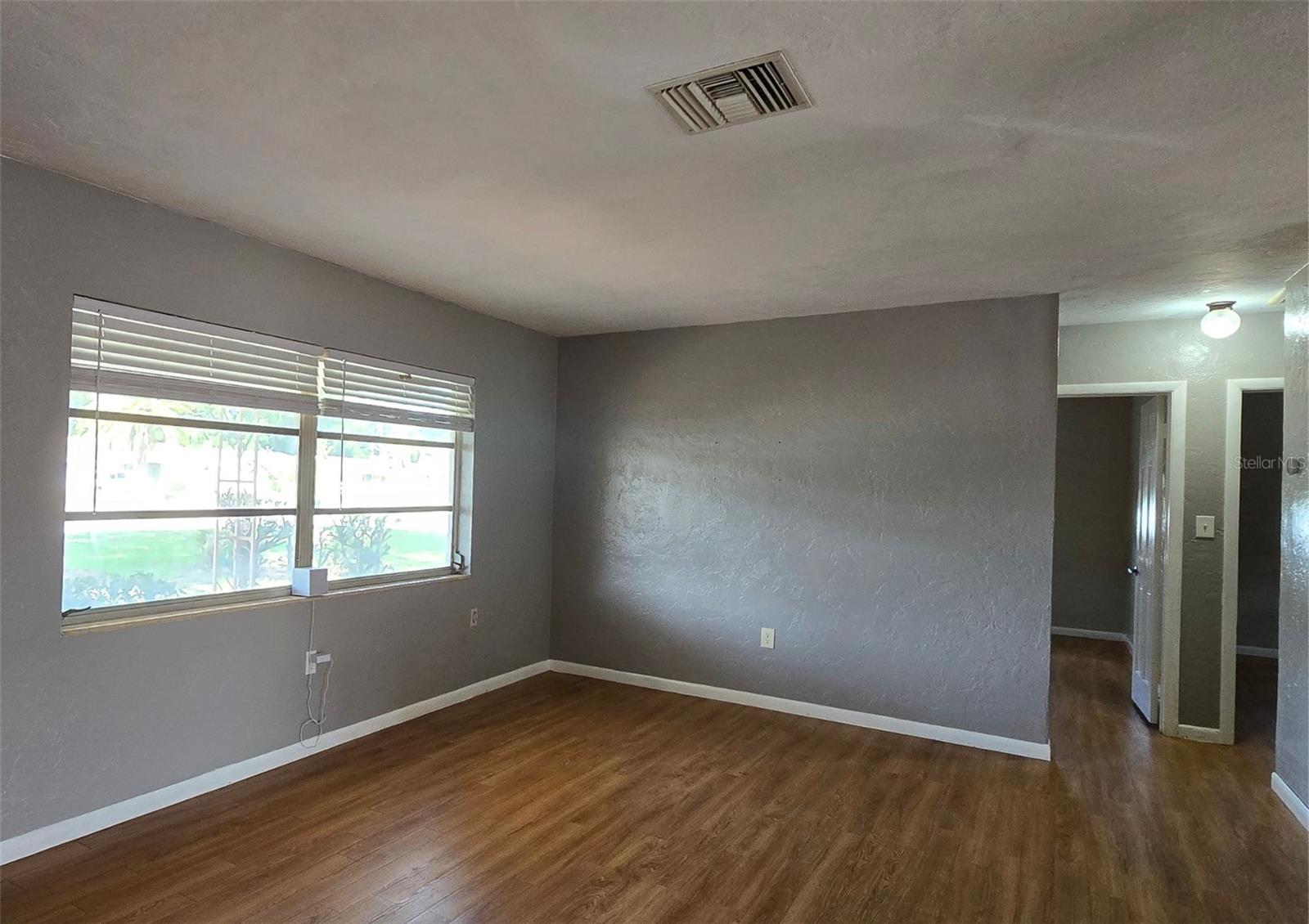 10833 111th Pl N Property Photo 8