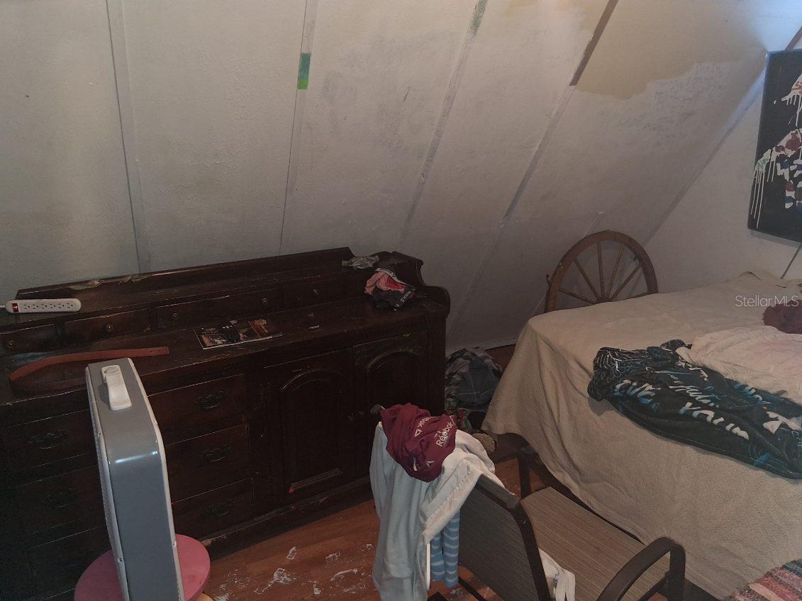 TB8521996 Property Photo 7