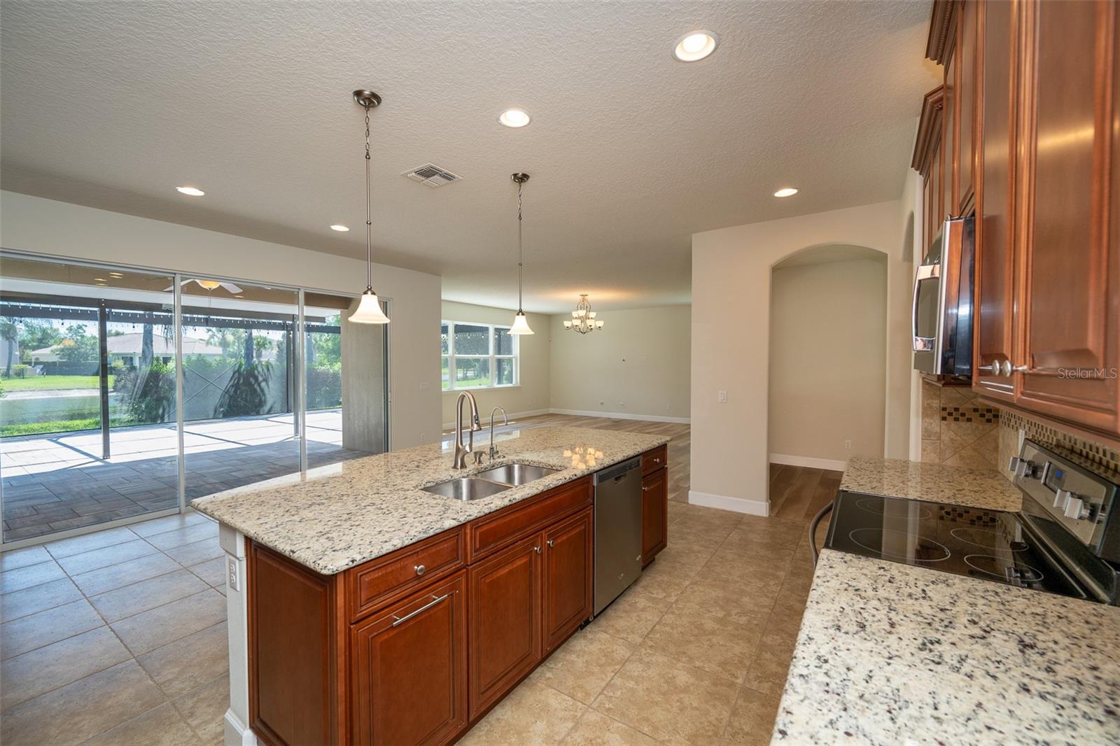 12077 Uleta Ln Property Photo 11