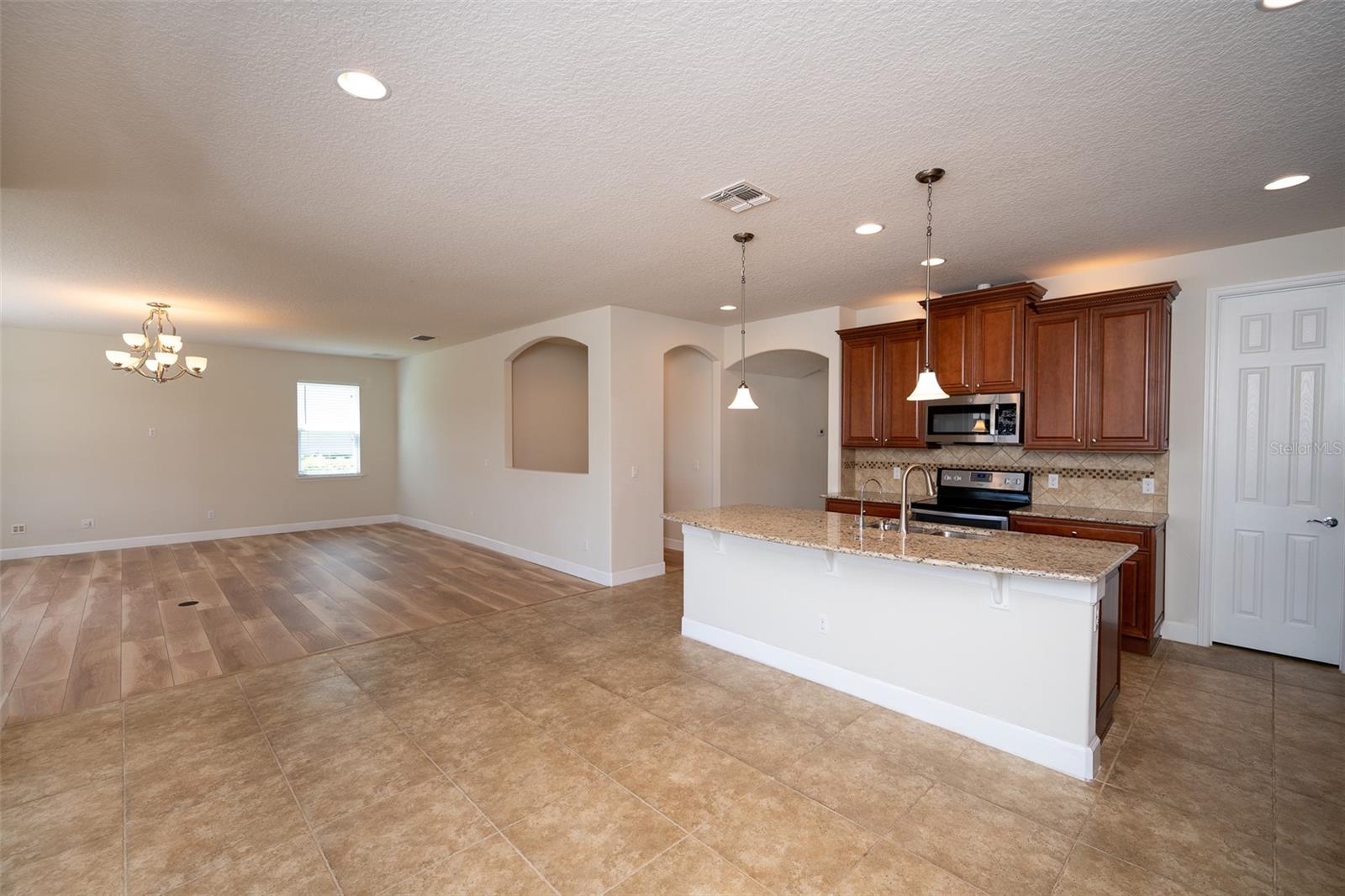 12077 Uleta Ln Property Photo 14