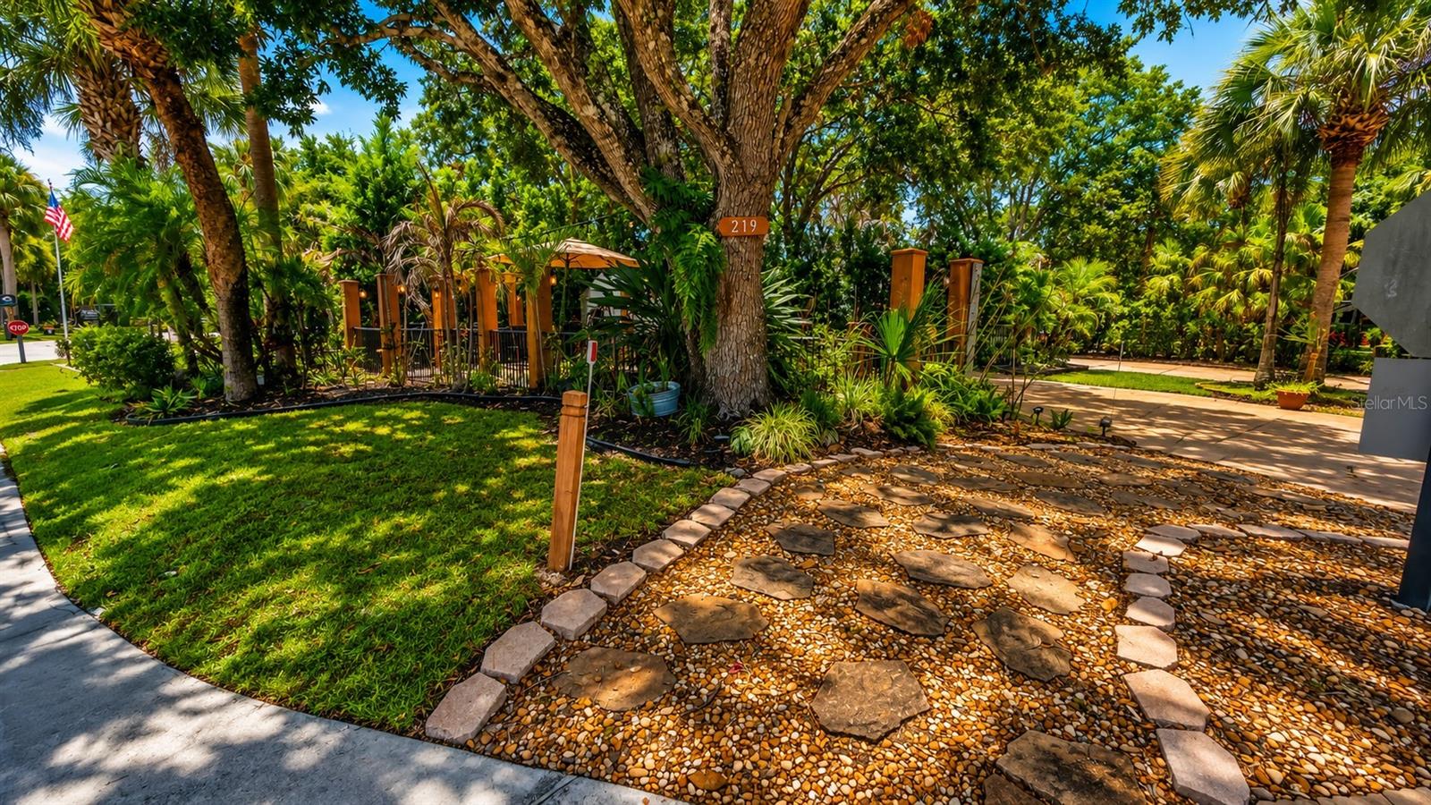 219 E Appaloosa Trl Property Photo 8