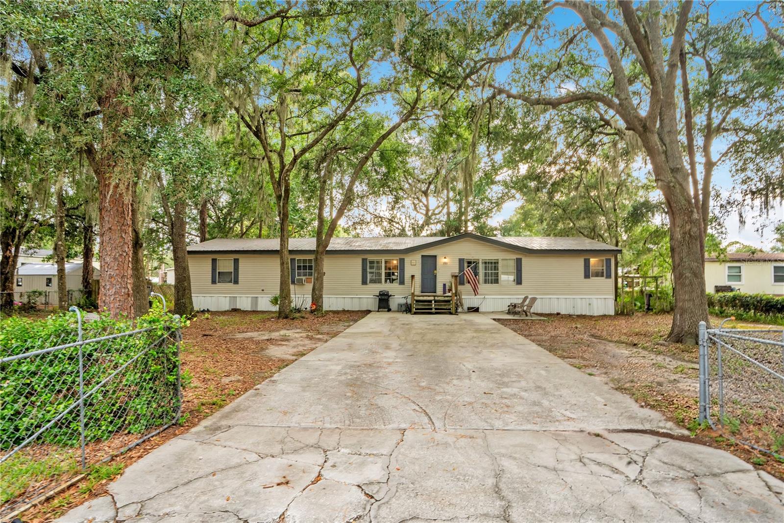 2322 State Park Rd Property Photo 1