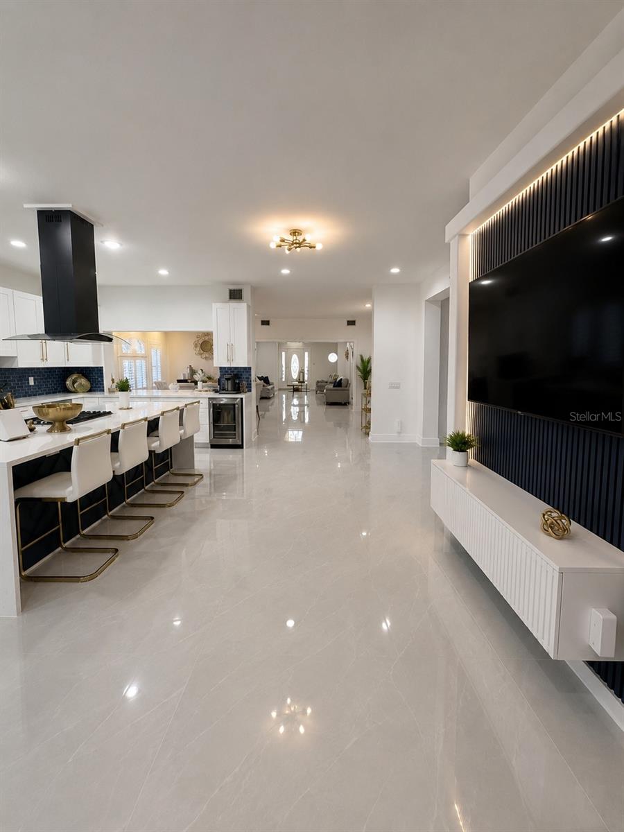 452 Bath Club Blvd N Property Photo 4
