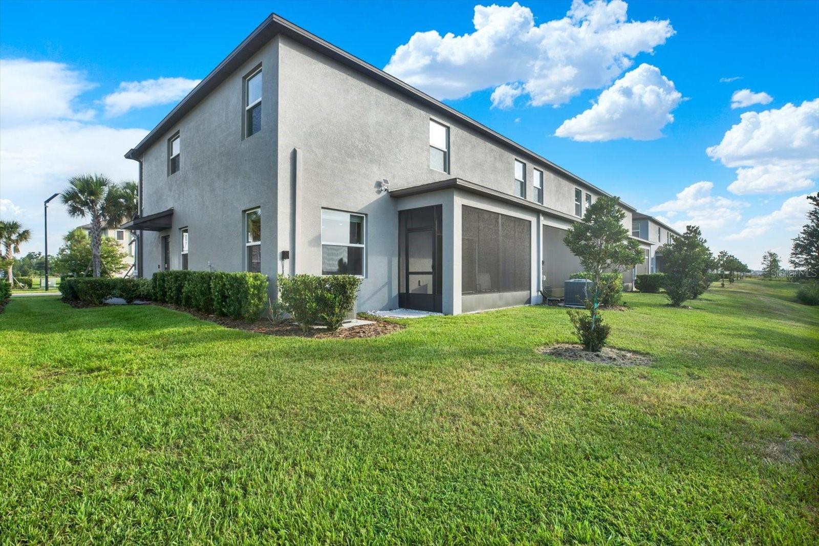 8852 Gallantree Pl Property Photo 4